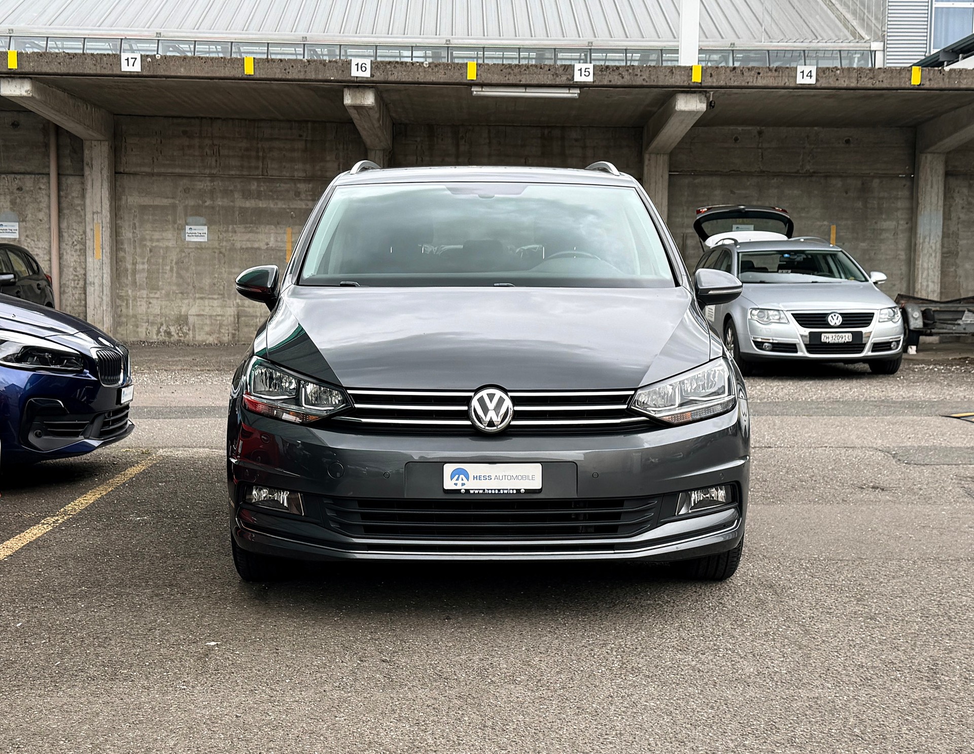 VW Touran 1.4 TSI BlueMotion Technology DSG-Automat 7 Sitze-image-8