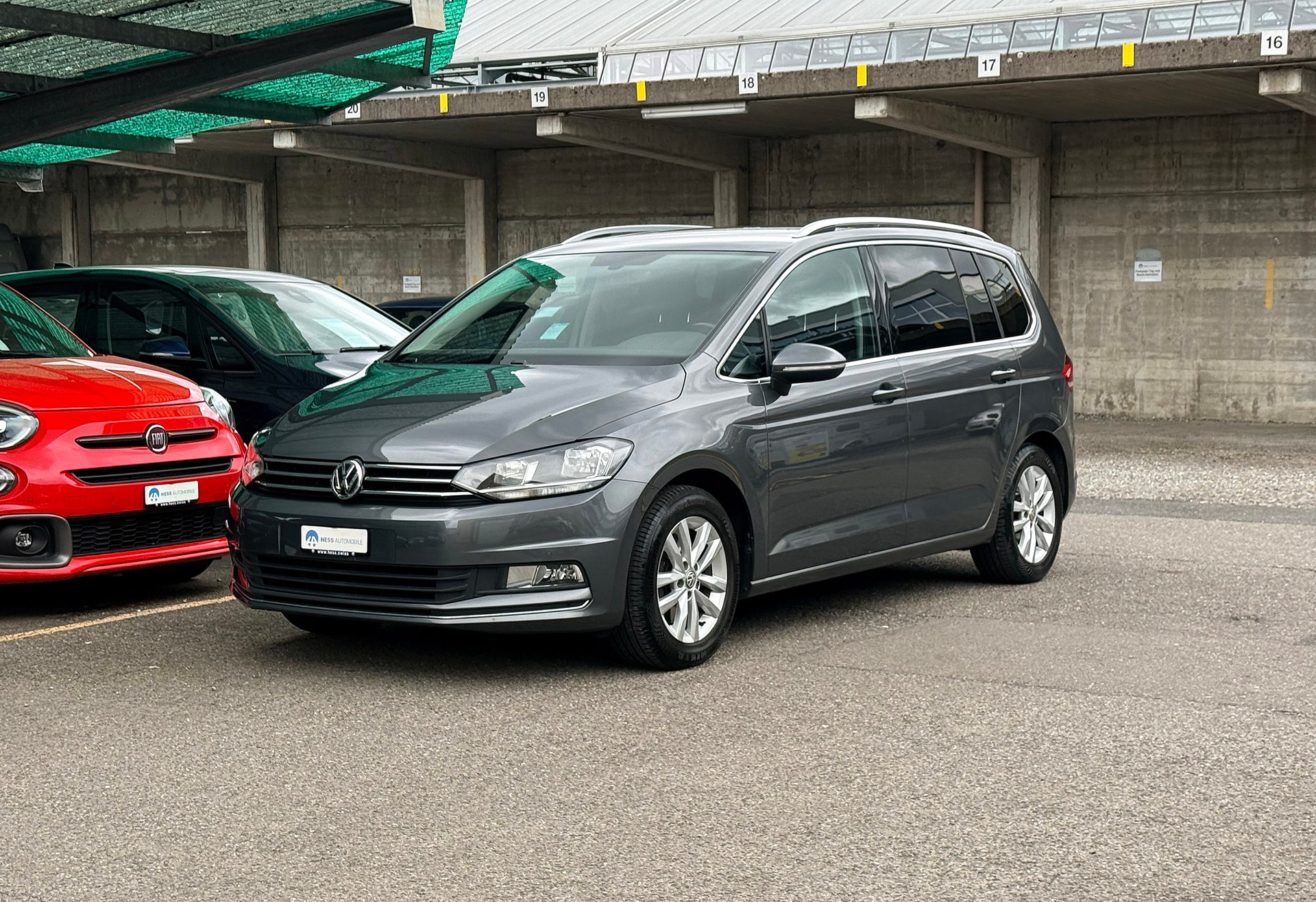 VW Touran 1.4 TSI BlueMotion Technology DSG-Automat 7 Sitze-image-7