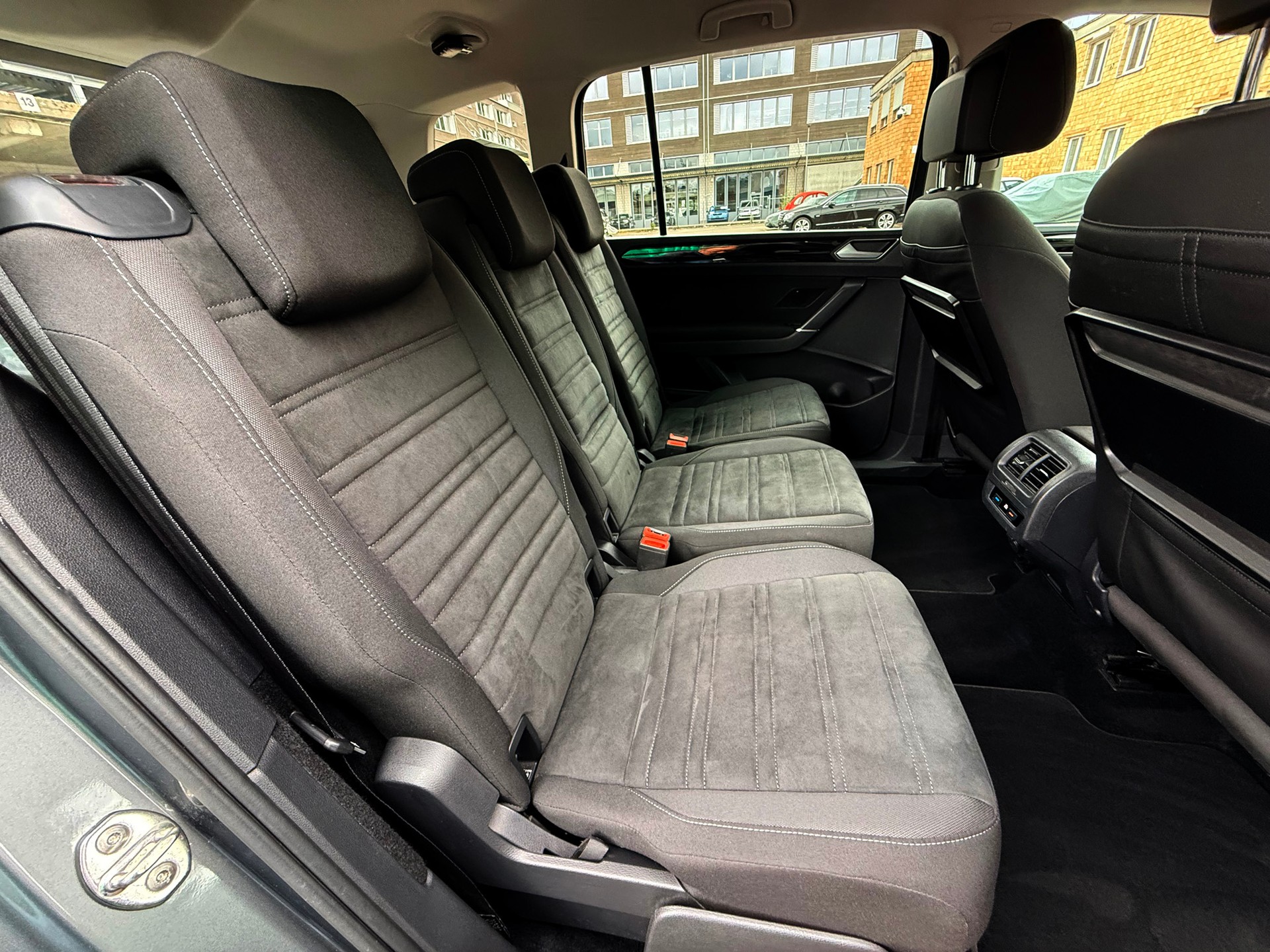 VW Touran 1.4 TSI BlueMotion Technology DSG-Automat 7 Sitze-image-13