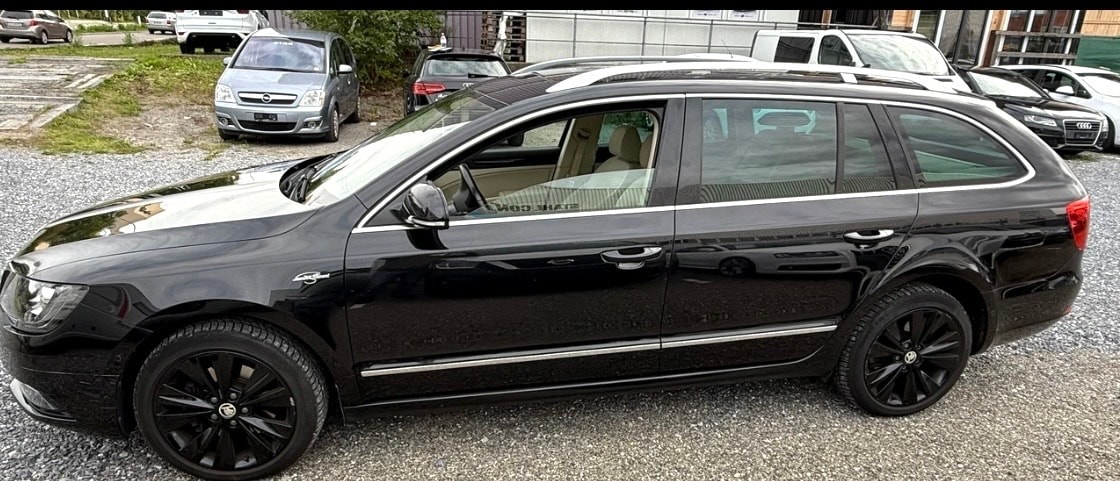 SKODA Superb Combi 2.0 TDi Laurin & Klement 4x4 DSG-image-2