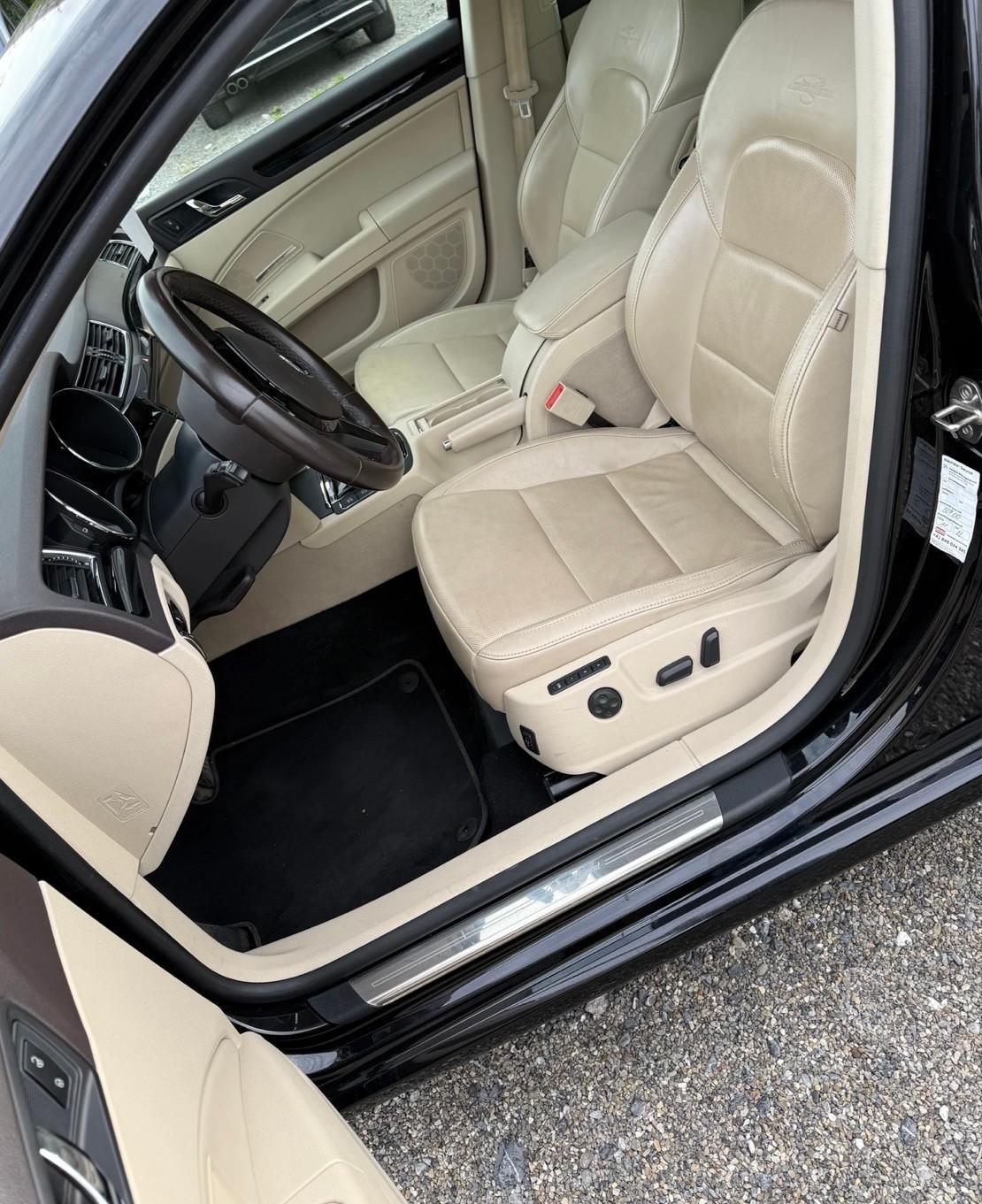 SKODA Superb Combi 2.0 TDi Laurin & Klement 4x4 DSG-image-7