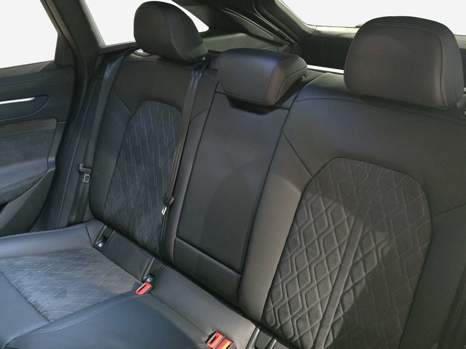 AUDI Audi A6 edition one quattro 204PS-image-11