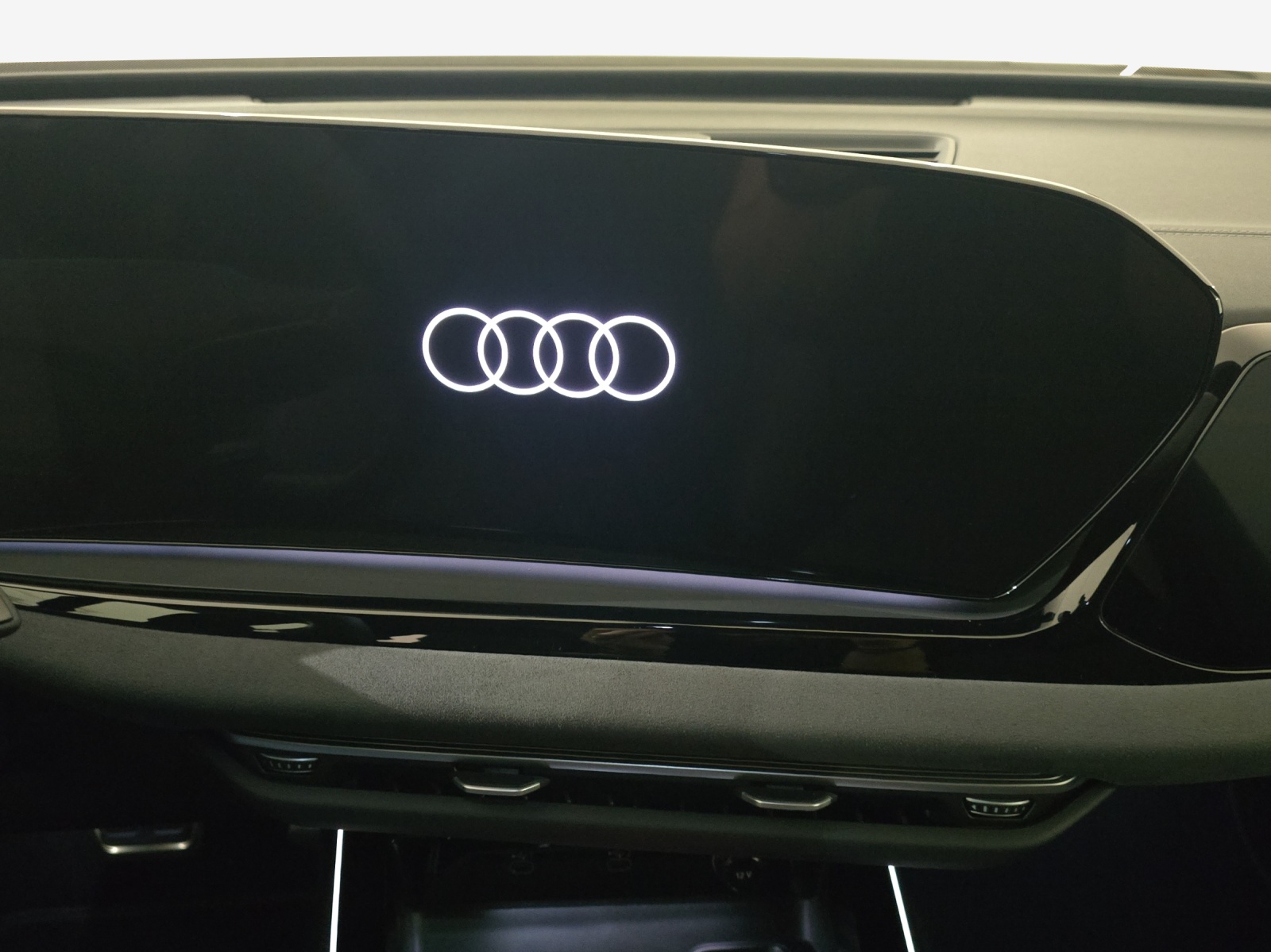 AUDI Audi A6 edition one quattro 204PS-image-10