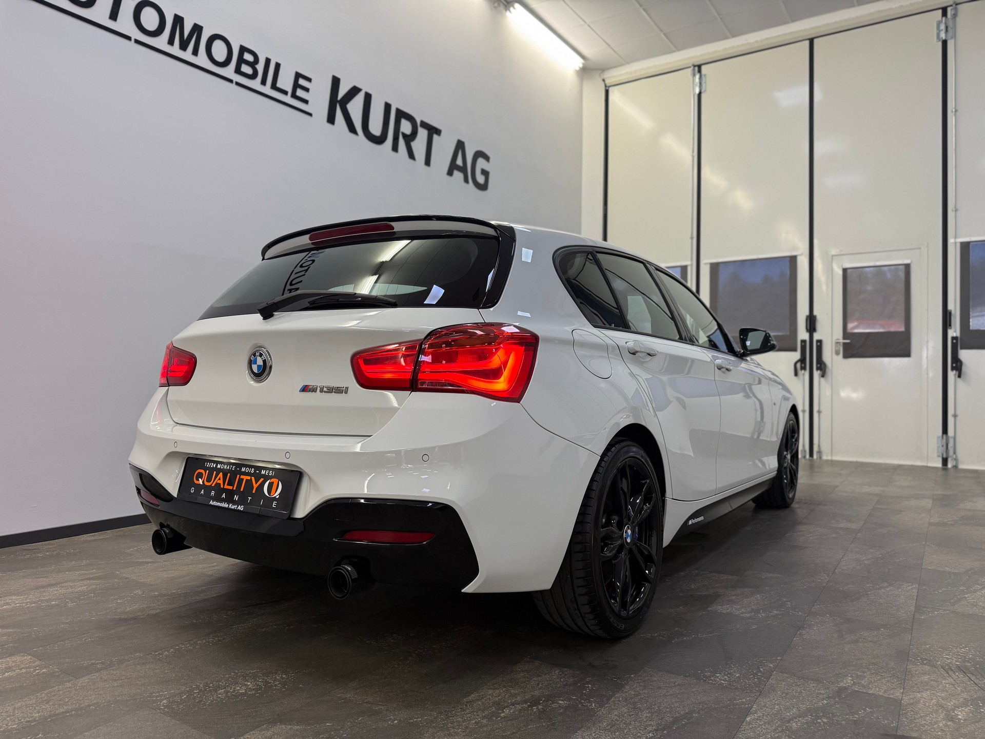 BMW M135i xDrive Steptronic-image-4