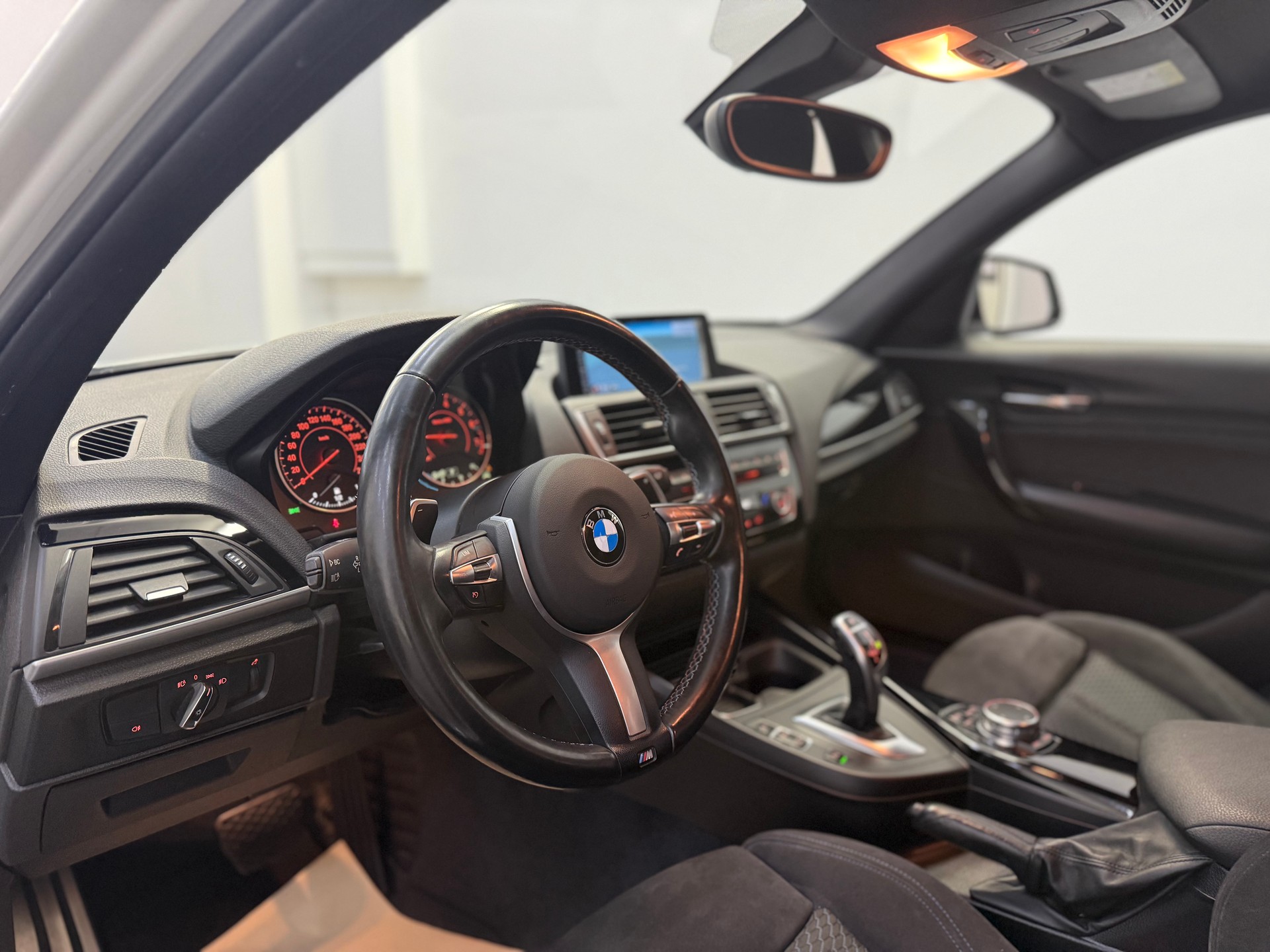 BMW M135i xDrive Steptronic-image-16