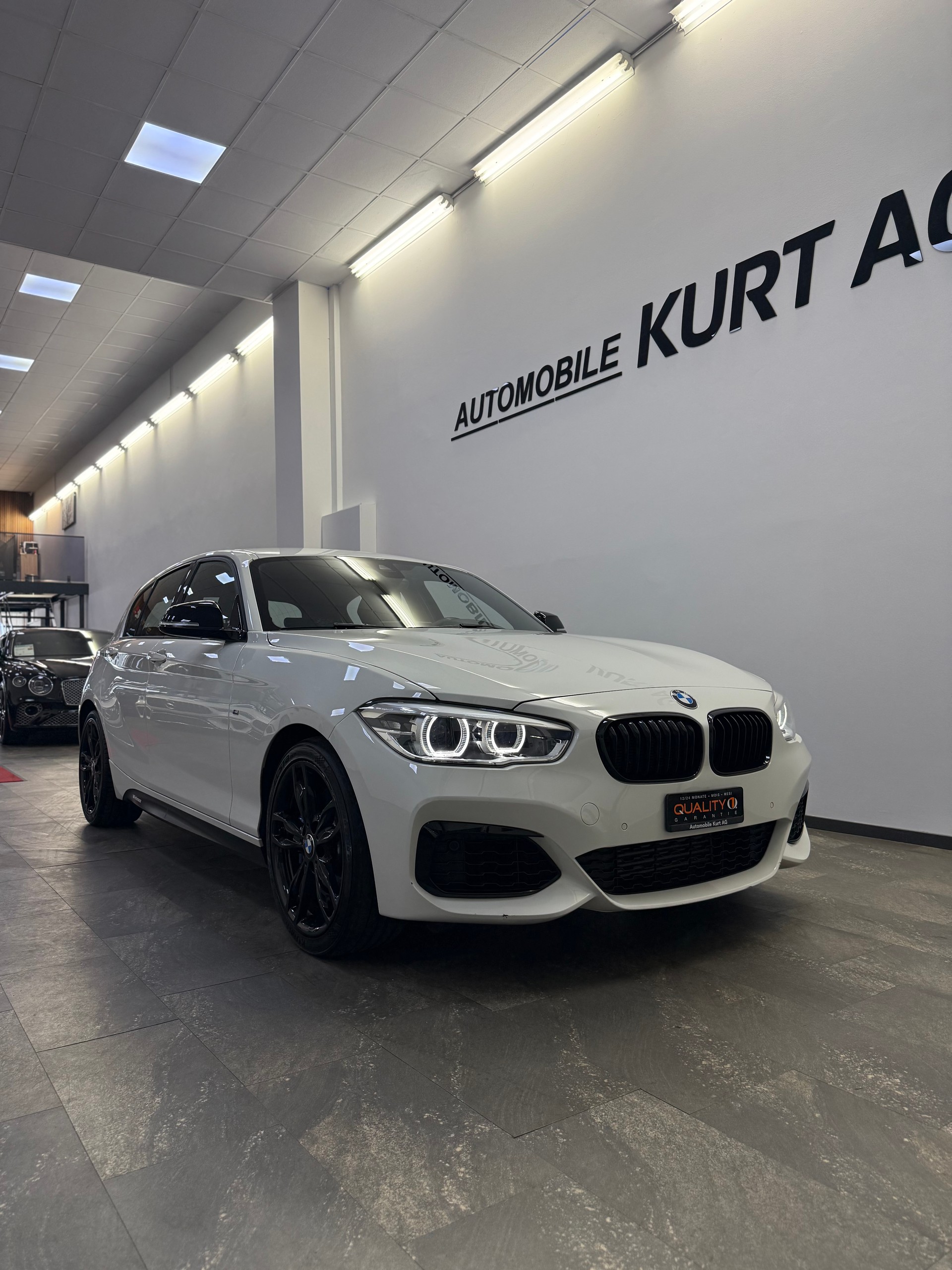 BMW M135i xDrive Steptronic-image-5
