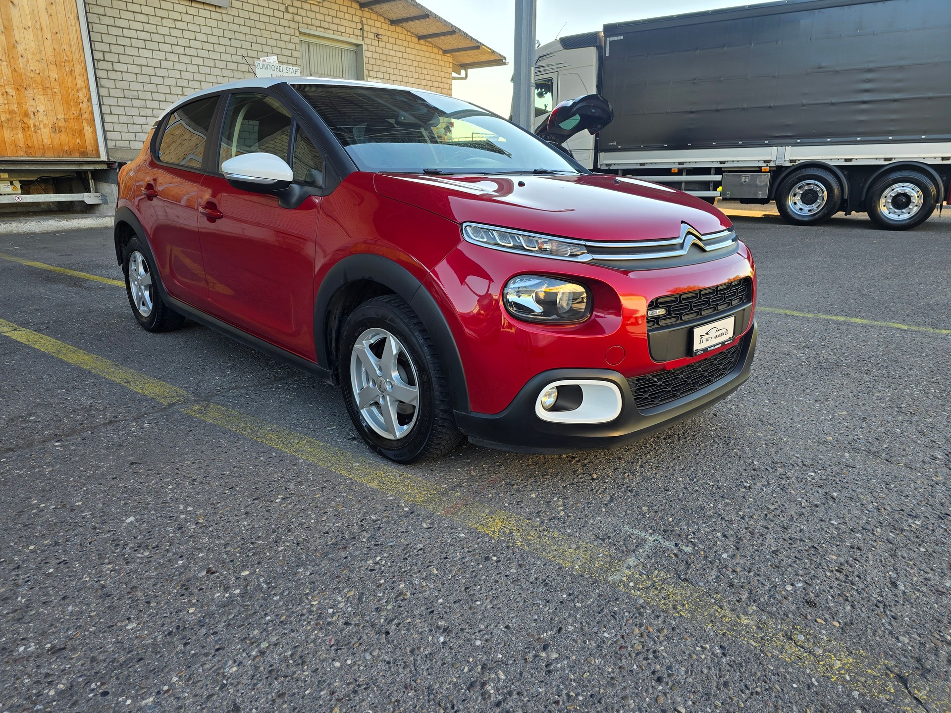 CITROEN C3 1.2i PureTech Shine-image-1