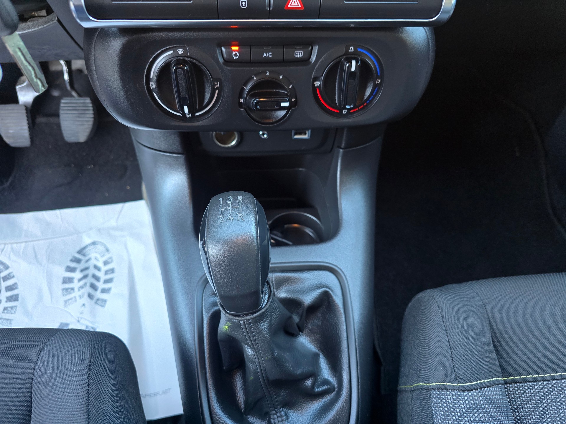 CITROEN C3 1.2i PureTech Shine-image-17