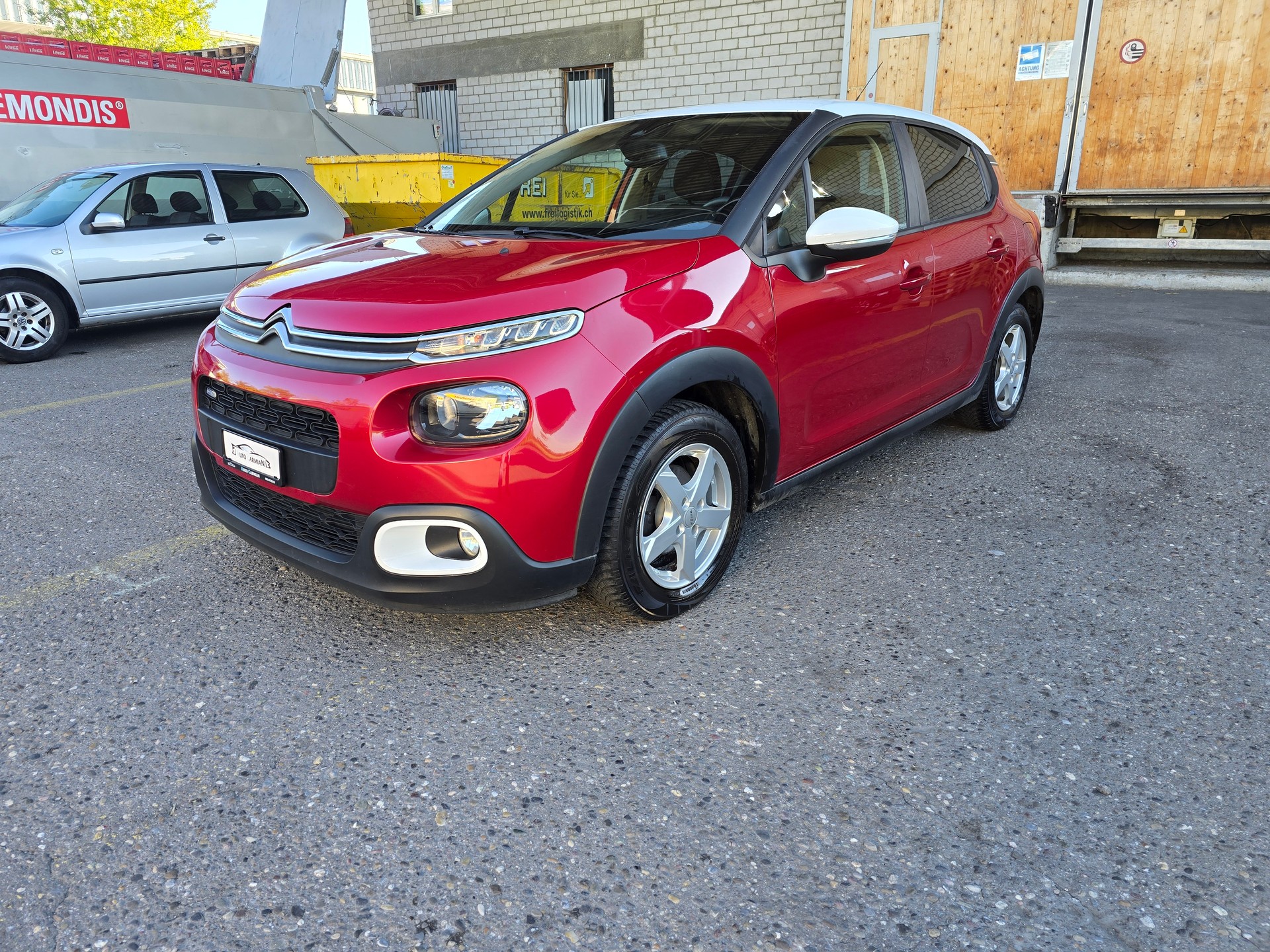 CITROEN C3 1.2i PureTech Shine-image-2