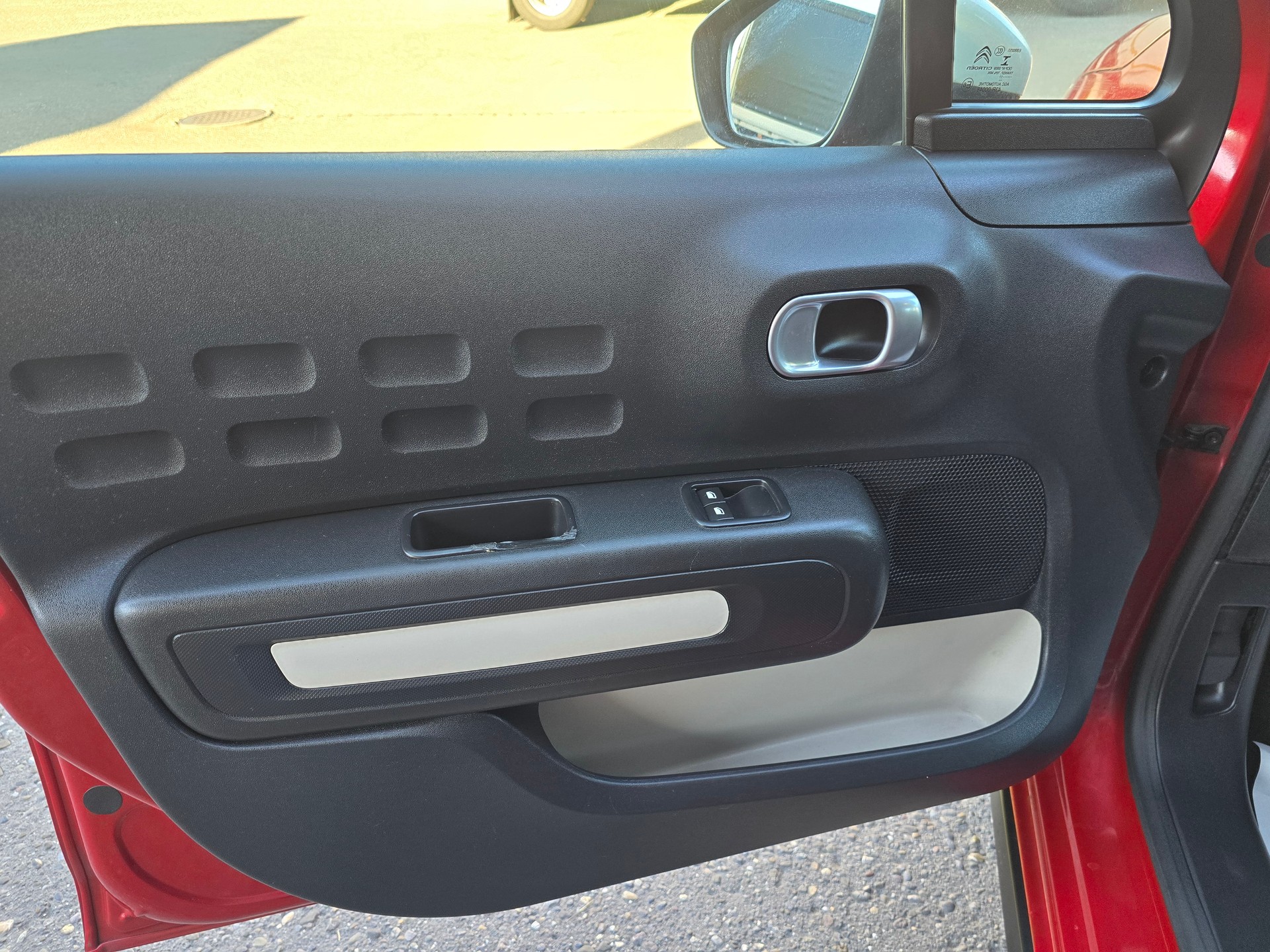 CITROEN C3 1.2i PureTech Shine-image-11