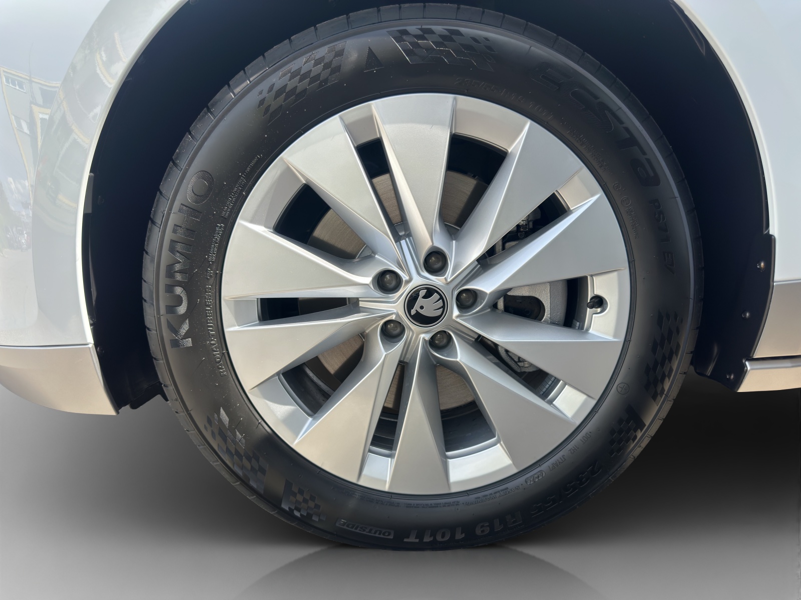 SKODA Enyaq 85-image-13