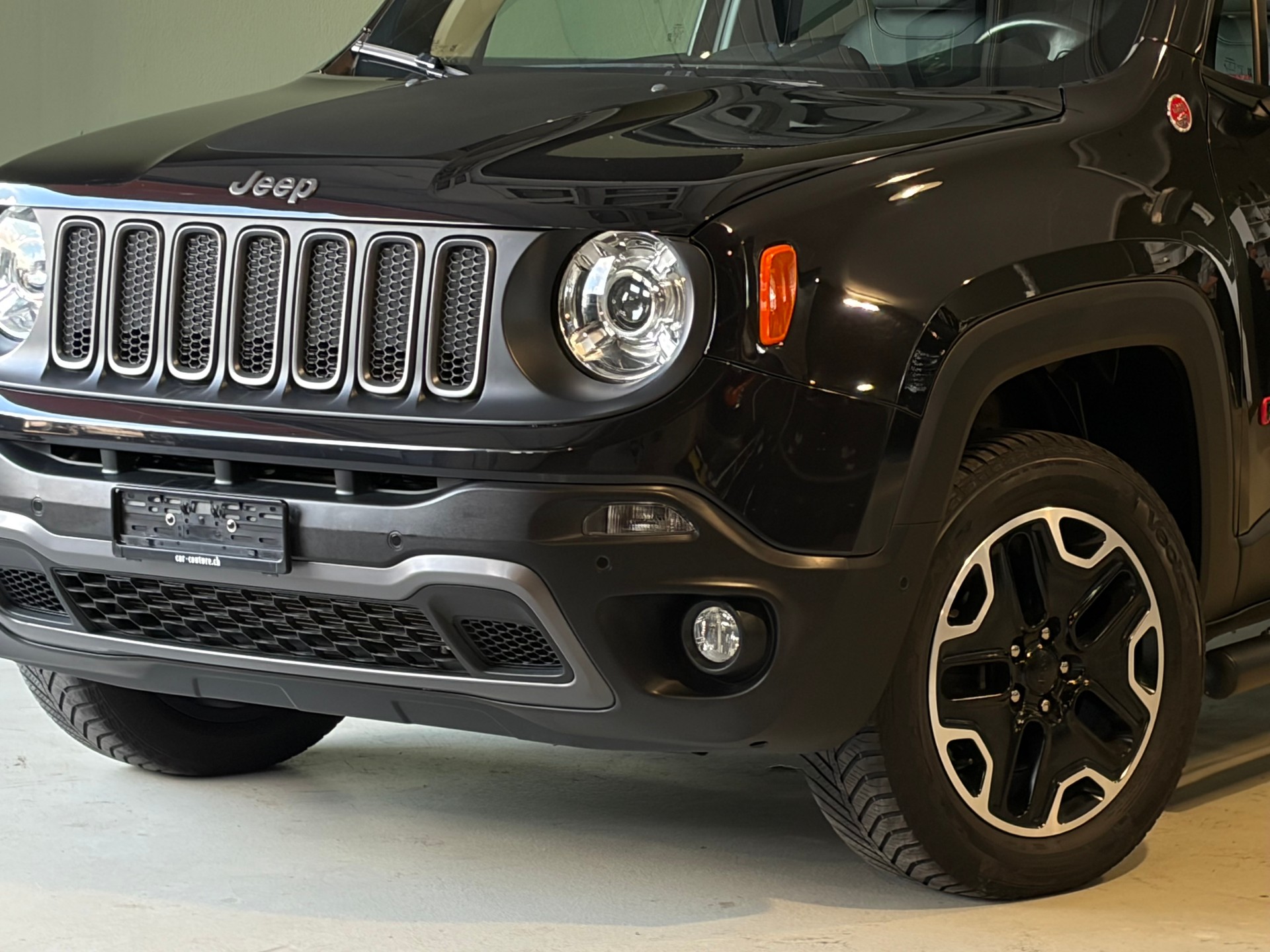 JEEP Renegade 2.0 CRD Trailhawk AWD + Low Range 9ATX * 1.Hand * Anhängerkupplung ***MFK 04.06.2026***-showroom-element-2
