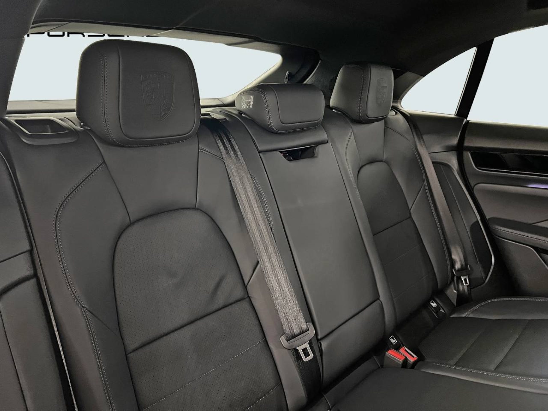 PORSCHE Macan 4-image-25