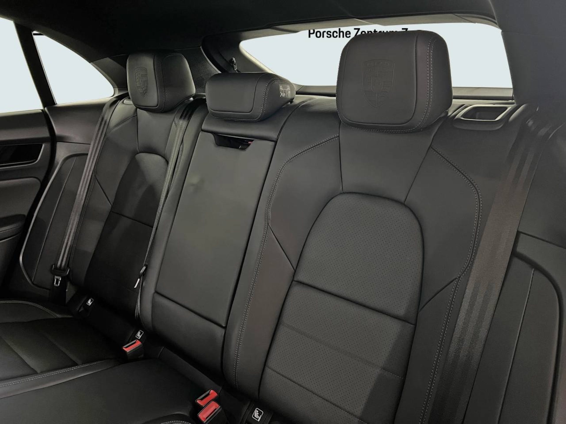 PORSCHE Macan 4-image-24