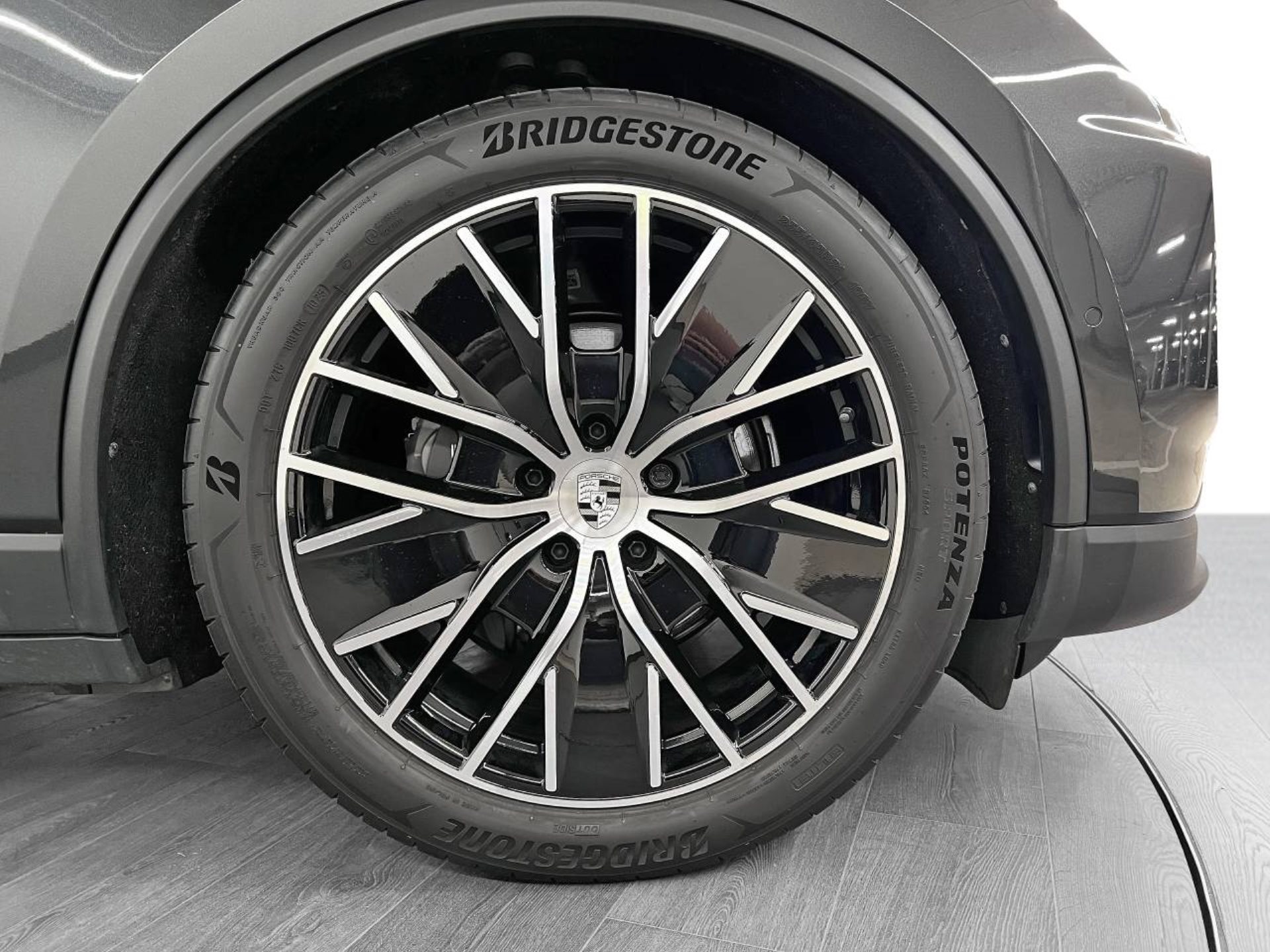PORSCHE Macan 4-image-10