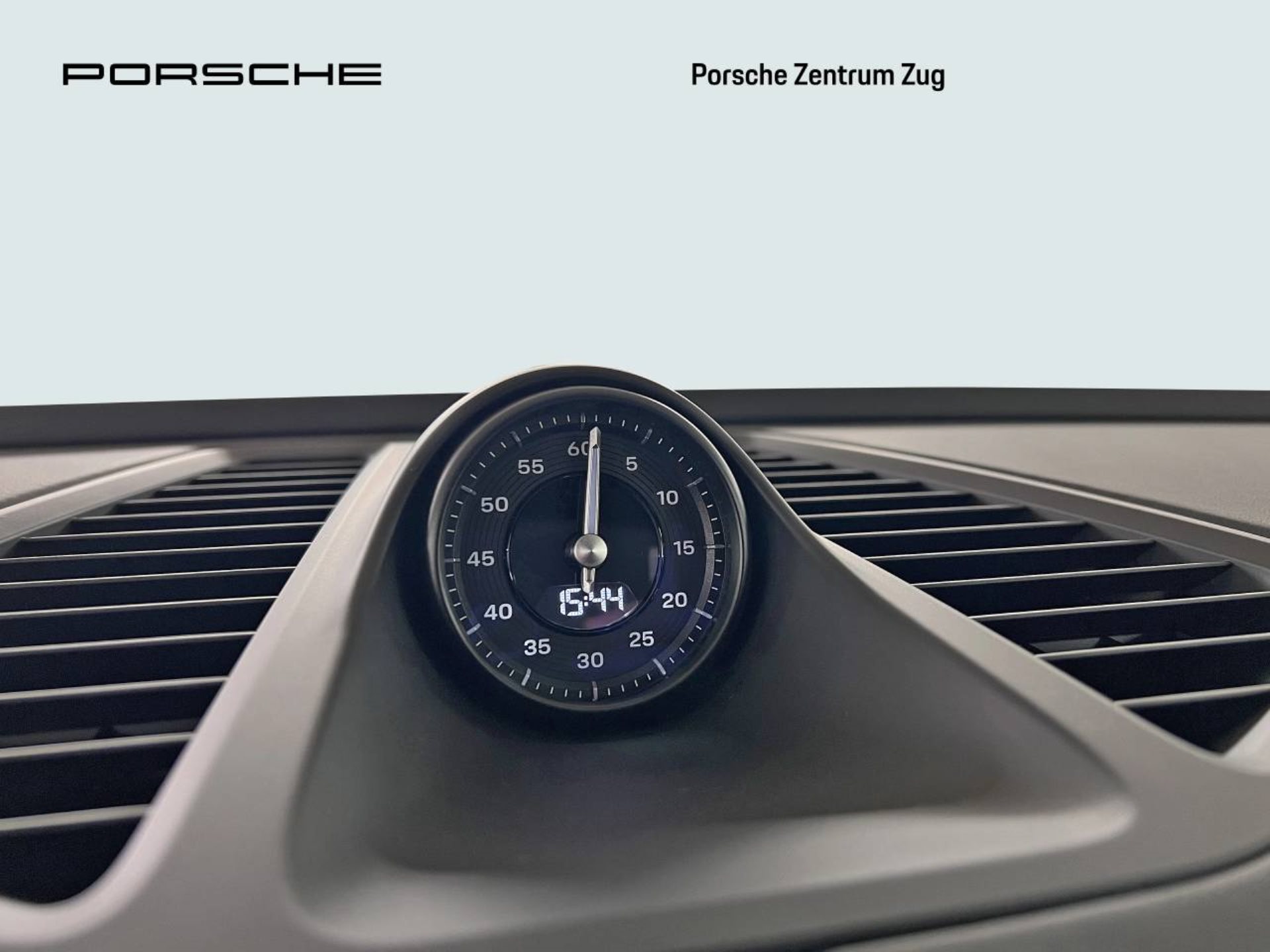 PORSCHE Macan 4-image-28