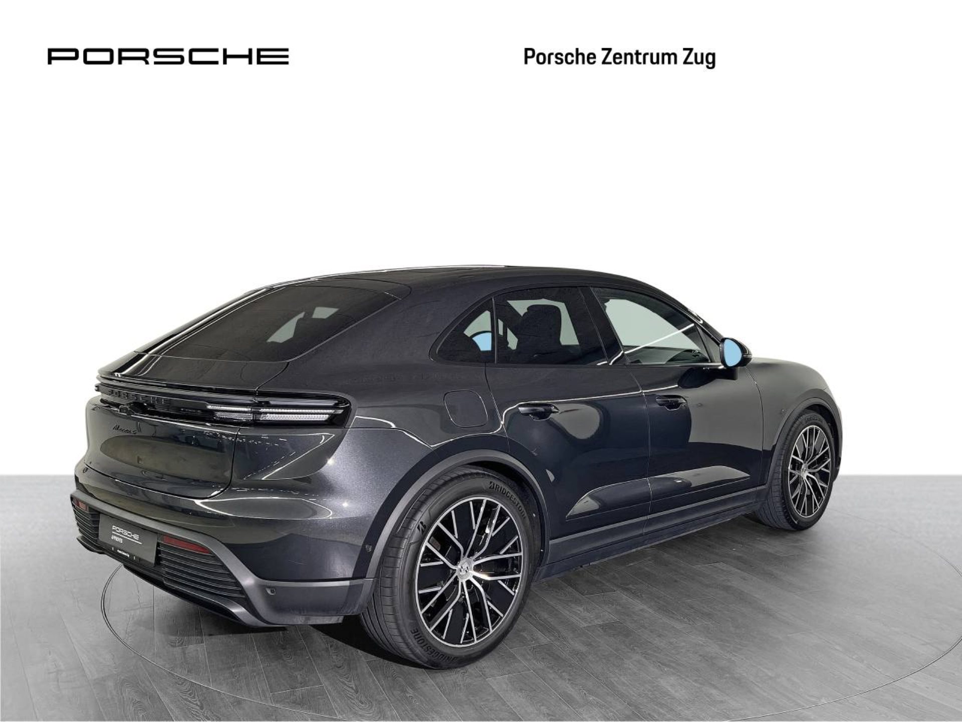 PORSCHE Macan 4-image-8