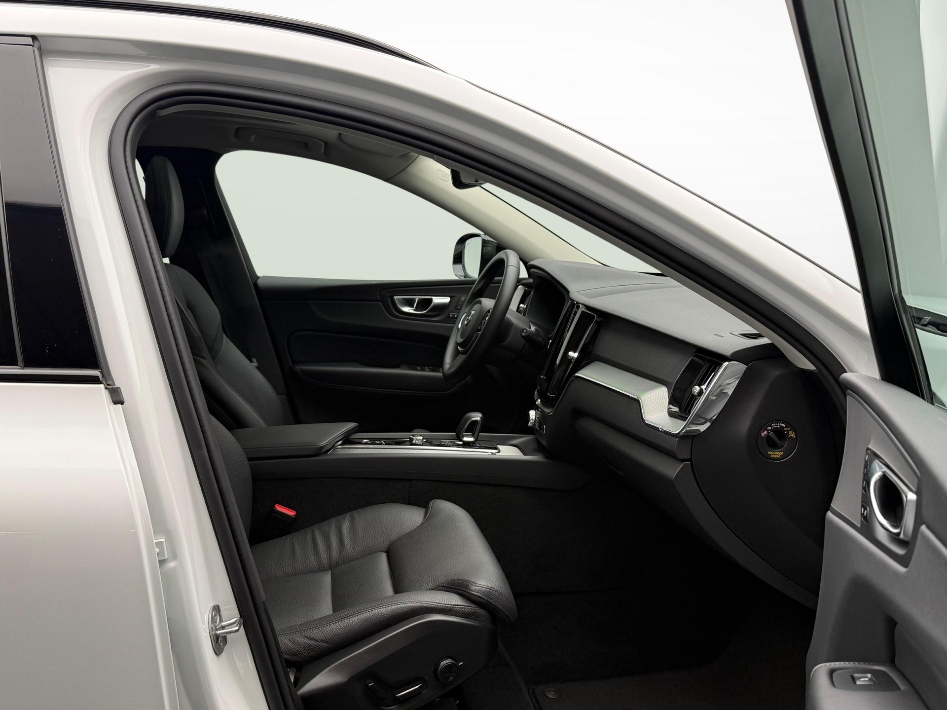 VOLVO XC60 2.0 T6 TE Plus Dark eAWD-image-9