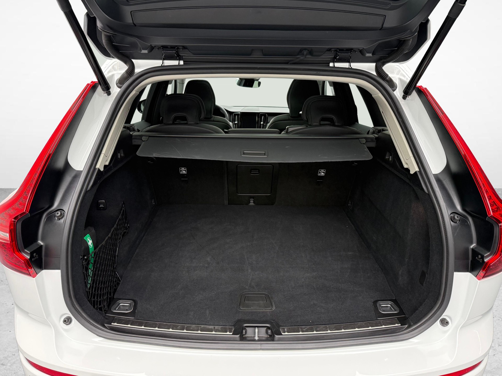 VOLVO XC60 2.0 T6 TE Plus Dark eAWD-image-11