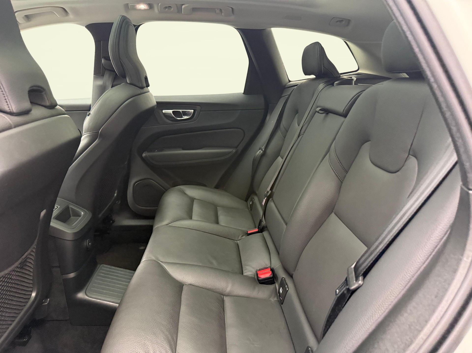 VOLVO XC60 2.0 T6 TE Plus Dark eAWD-image-10
