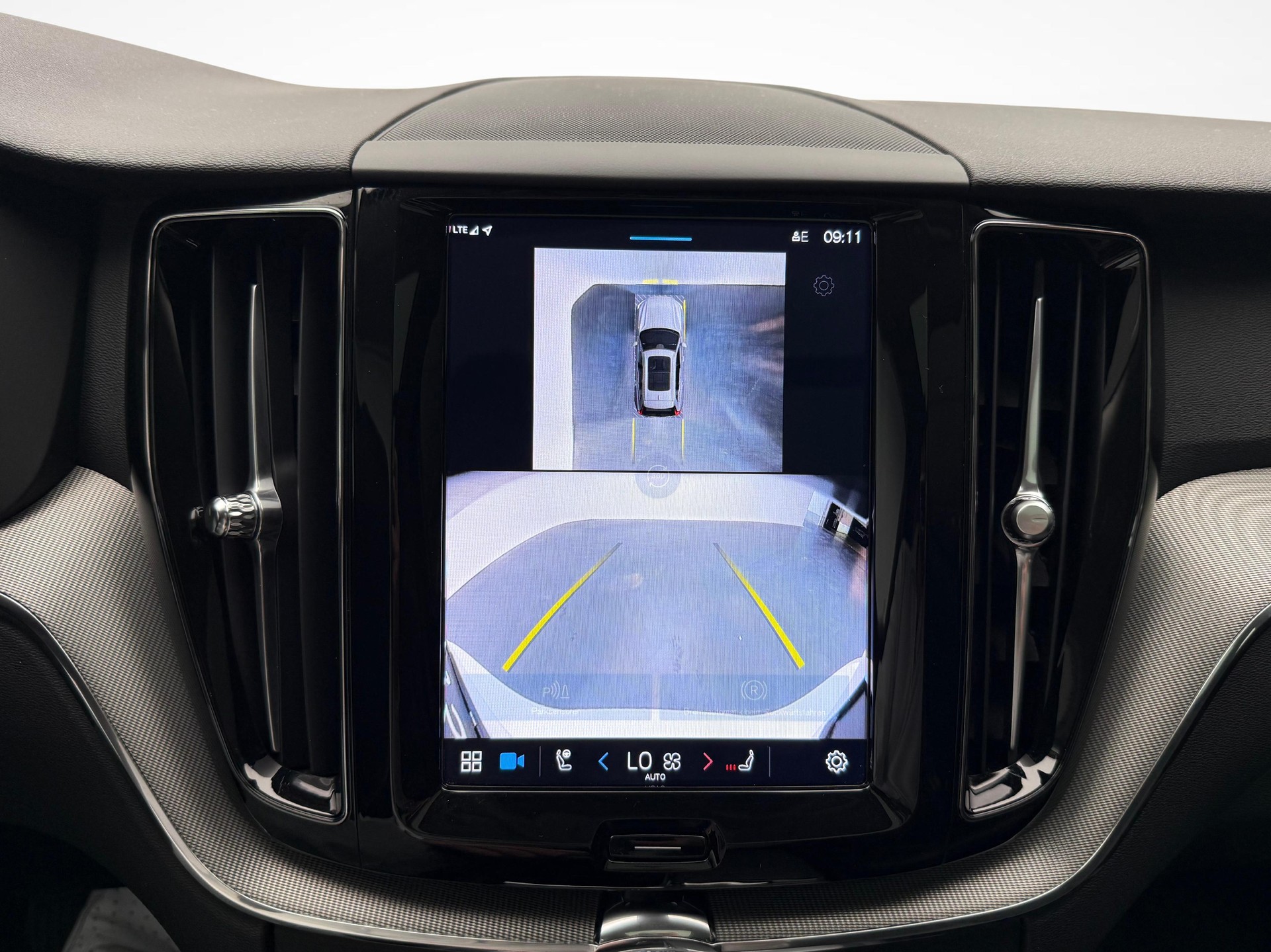 VOLVO XC60 2.0 T6 TE Plus Dark eAWD-image-13