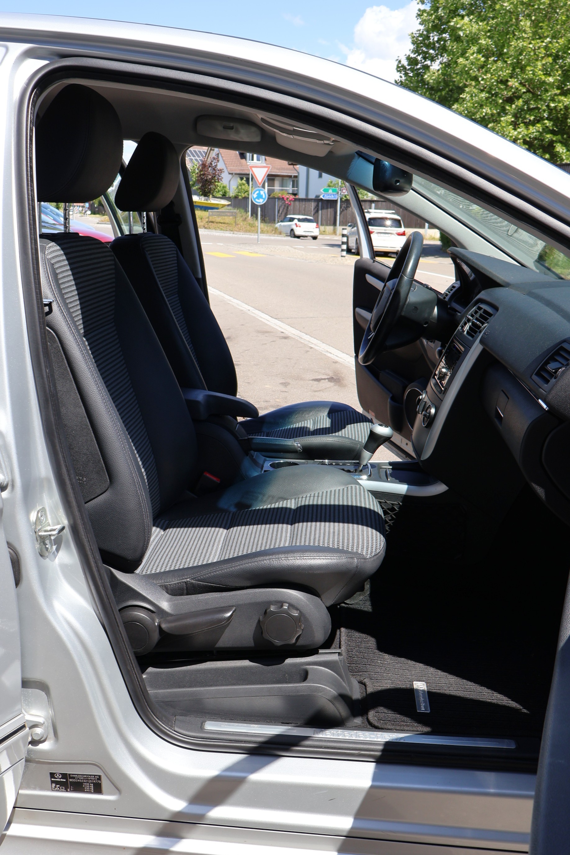 MERCEDES-BENZ B 170-image-11