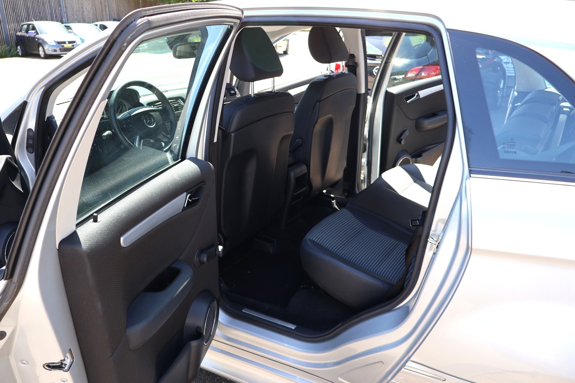 MERCEDES-BENZ B 170-image-15