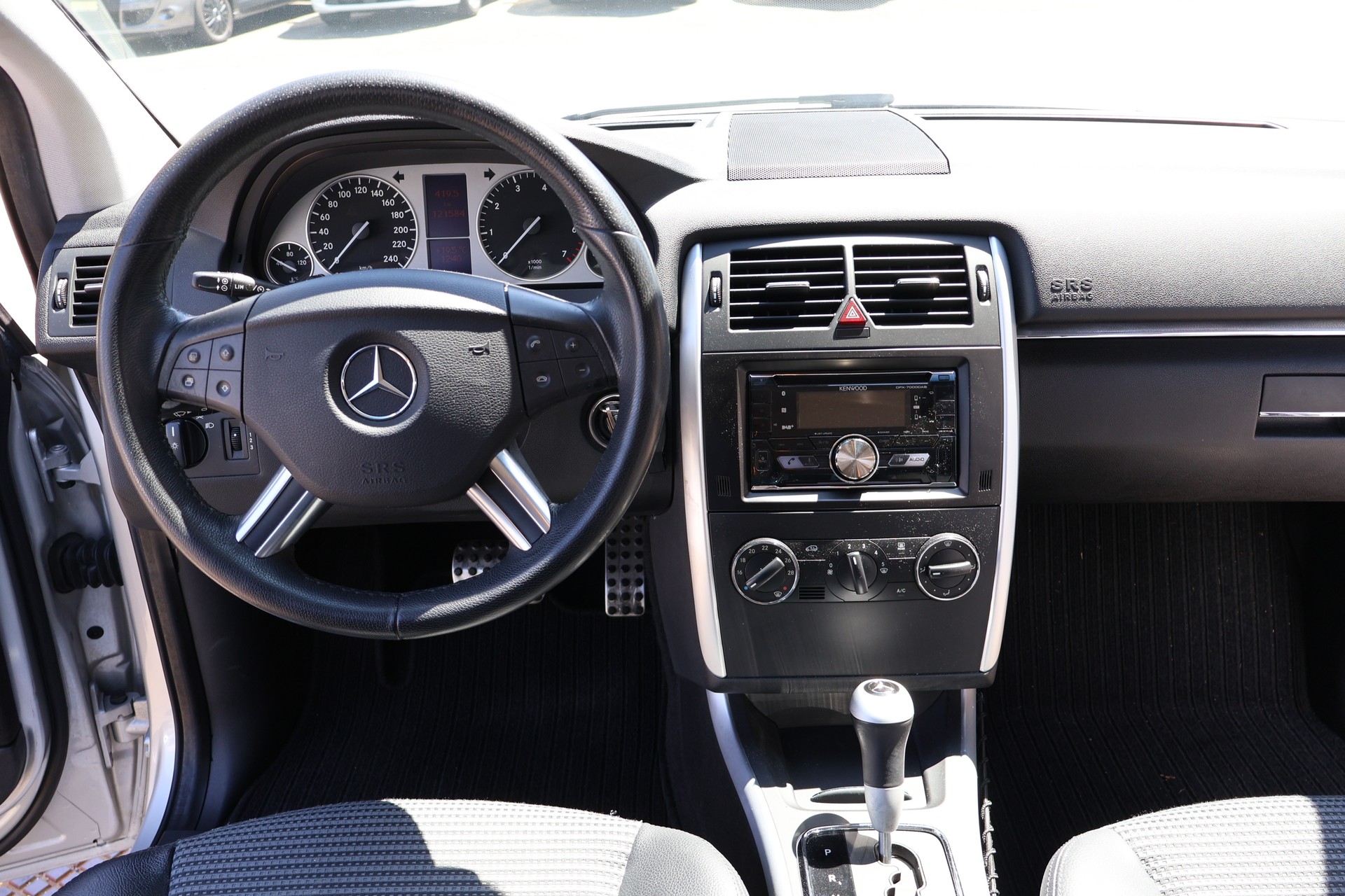 MERCEDES-BENZ B 170-image-14
