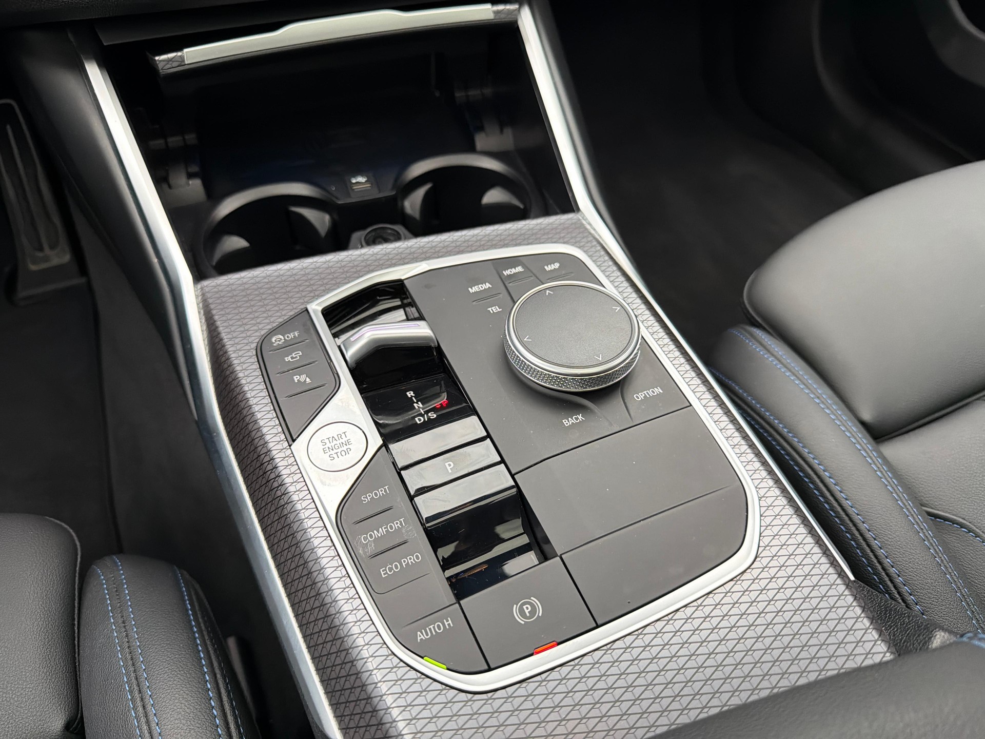 BMW 320d xDrive SAG Touring-image-14
