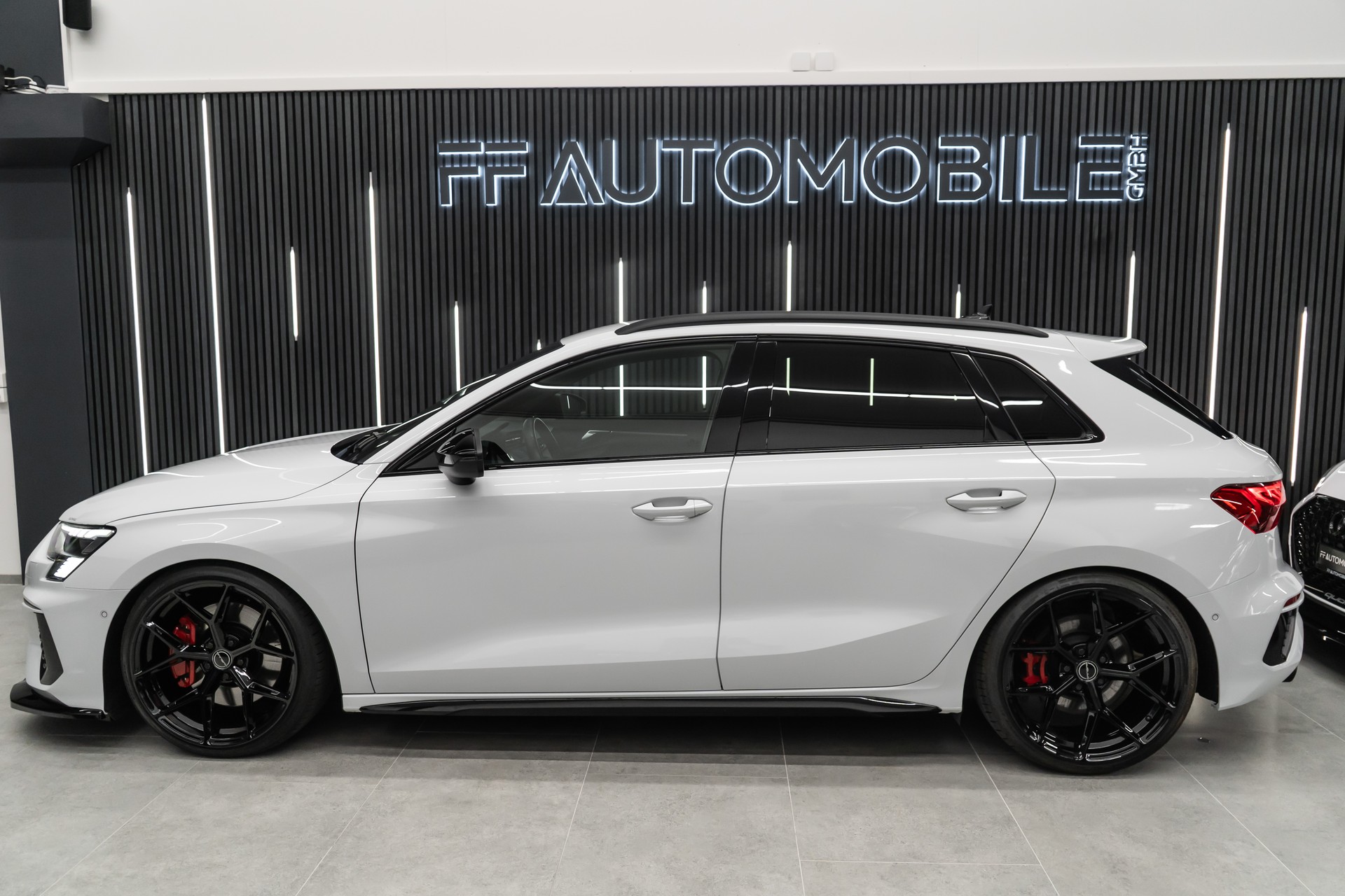 AUDI S3 SPORTBACK 2.0 TFSI QUATTRO S-TRON / BLACK&WHITE-image-8