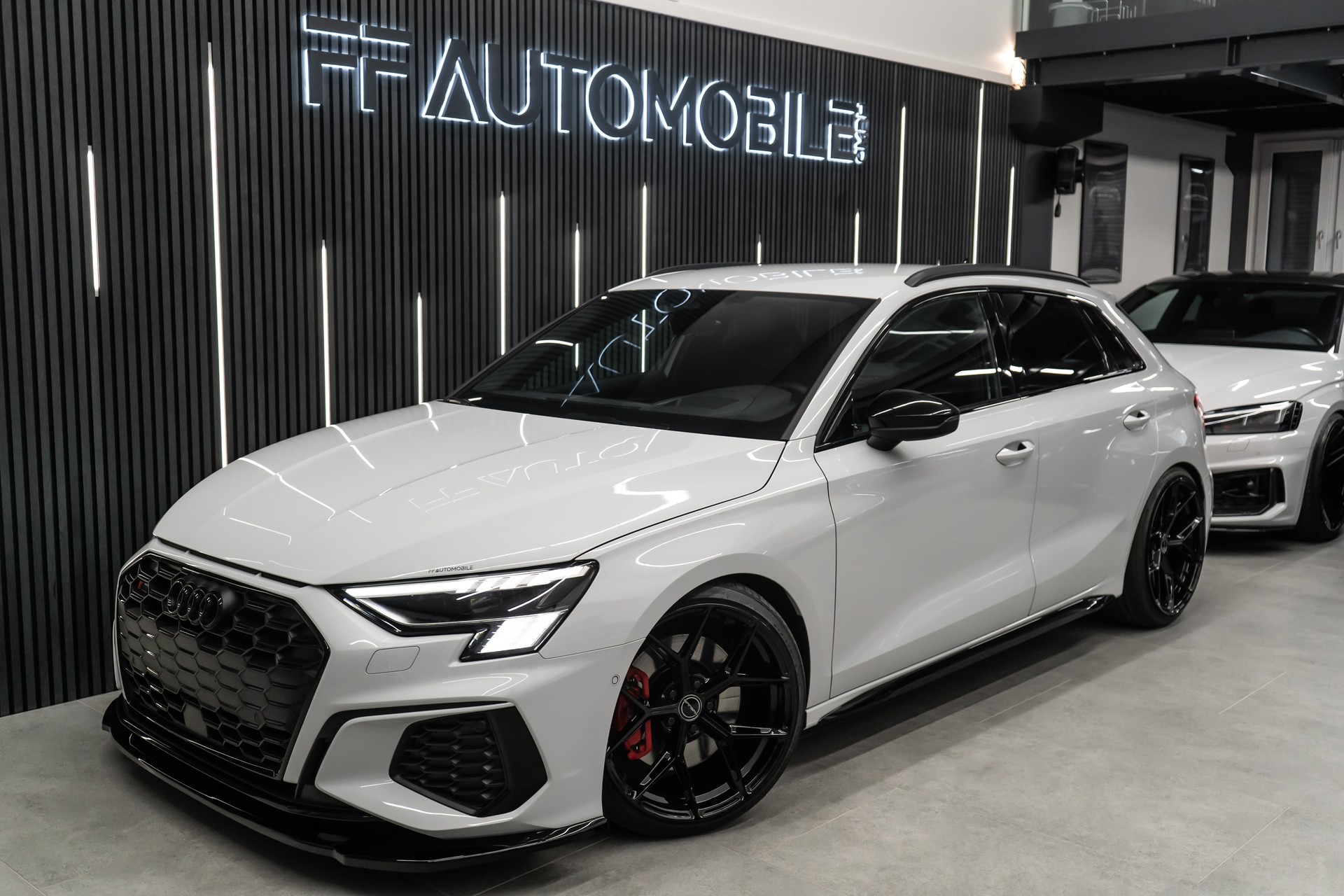 AUDI S3 SPORTBACK 2.0 TFSI QUATTRO S-TRON / BLACK&WHITE-image-1