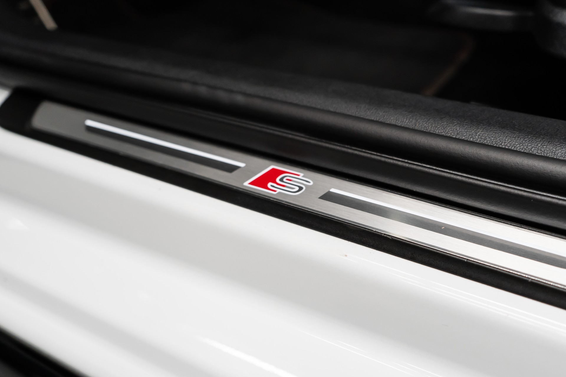 AUDI S3 SPORTBACK 2.0 TFSI QUATTRO S-TRON / BLACK&WHITE-image-28