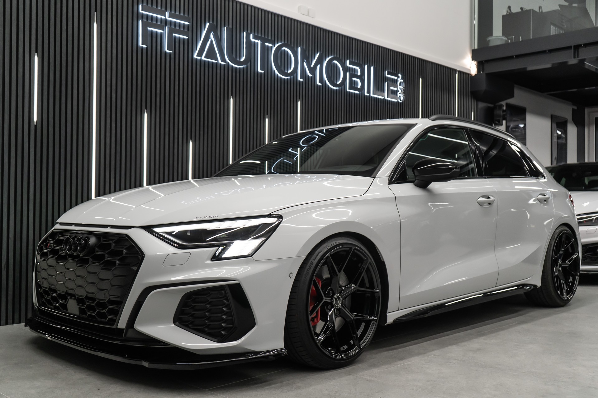 AUDI S3 SPORTBACK 2.0 TFSI QUATTRO S-TRON / BLACK&WHITE-image-3