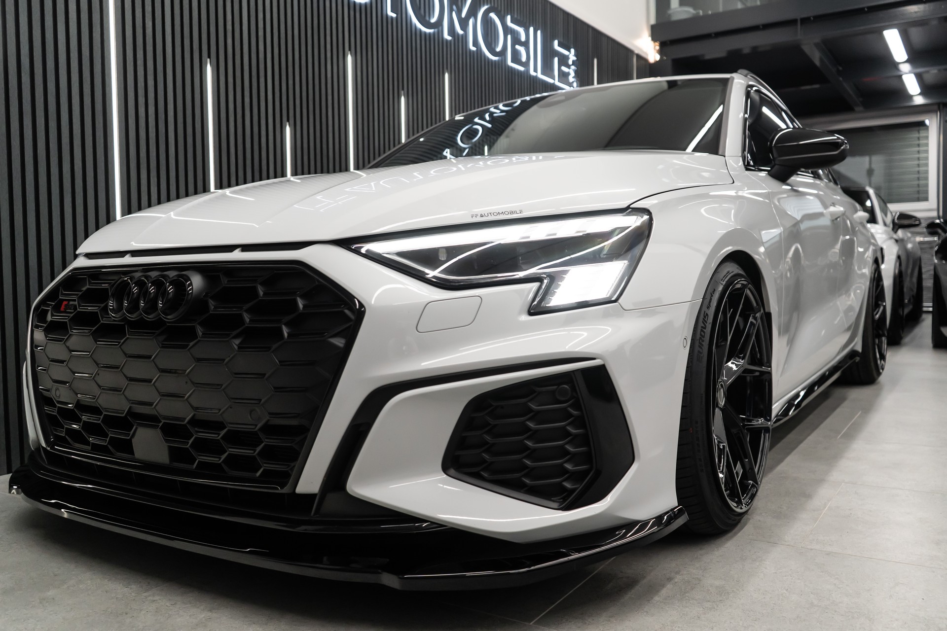 AUDI S3 SPORTBACK 2.0 TFSI QUATTRO S-TRON / BLACK&WHITE-image-4