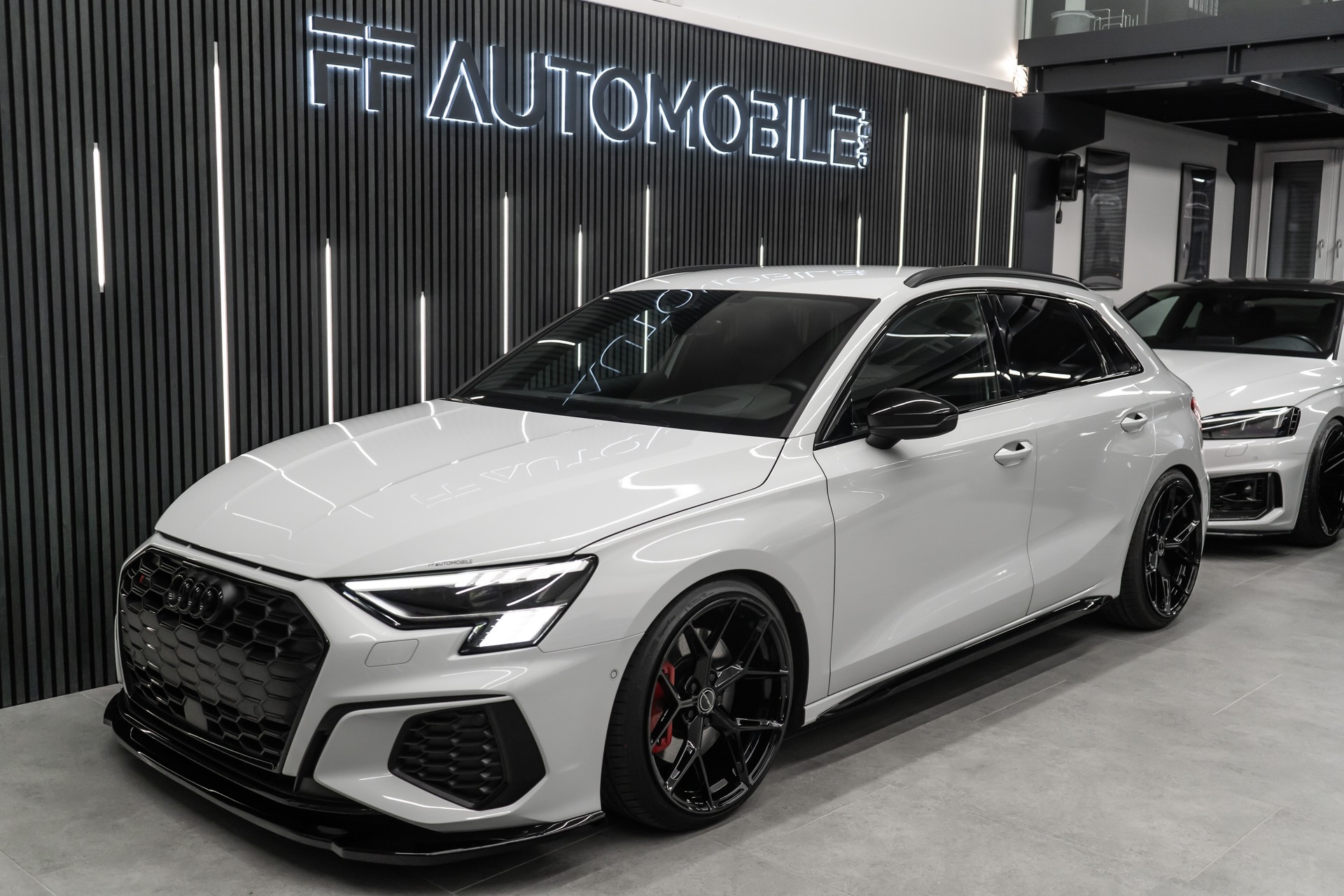 AUDI S3 SPORTBACK 2.0 TFSI QUATTRO S-TRON / BLACK&WHITE-image-2