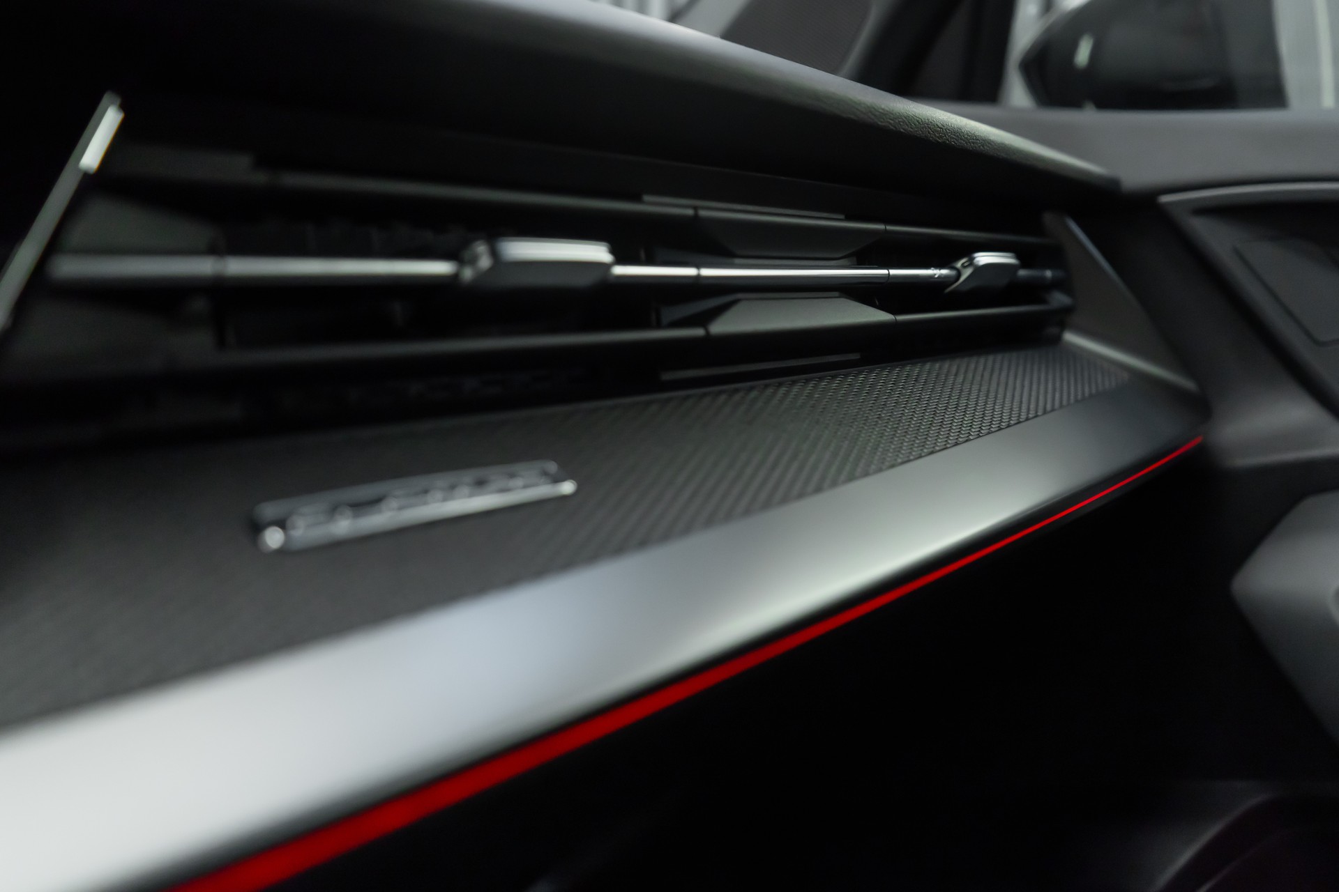 AUDI S3 SPORTBACK 2.0 TFSI QUATTRO S-TRON / BLACK&WHITE-image-23