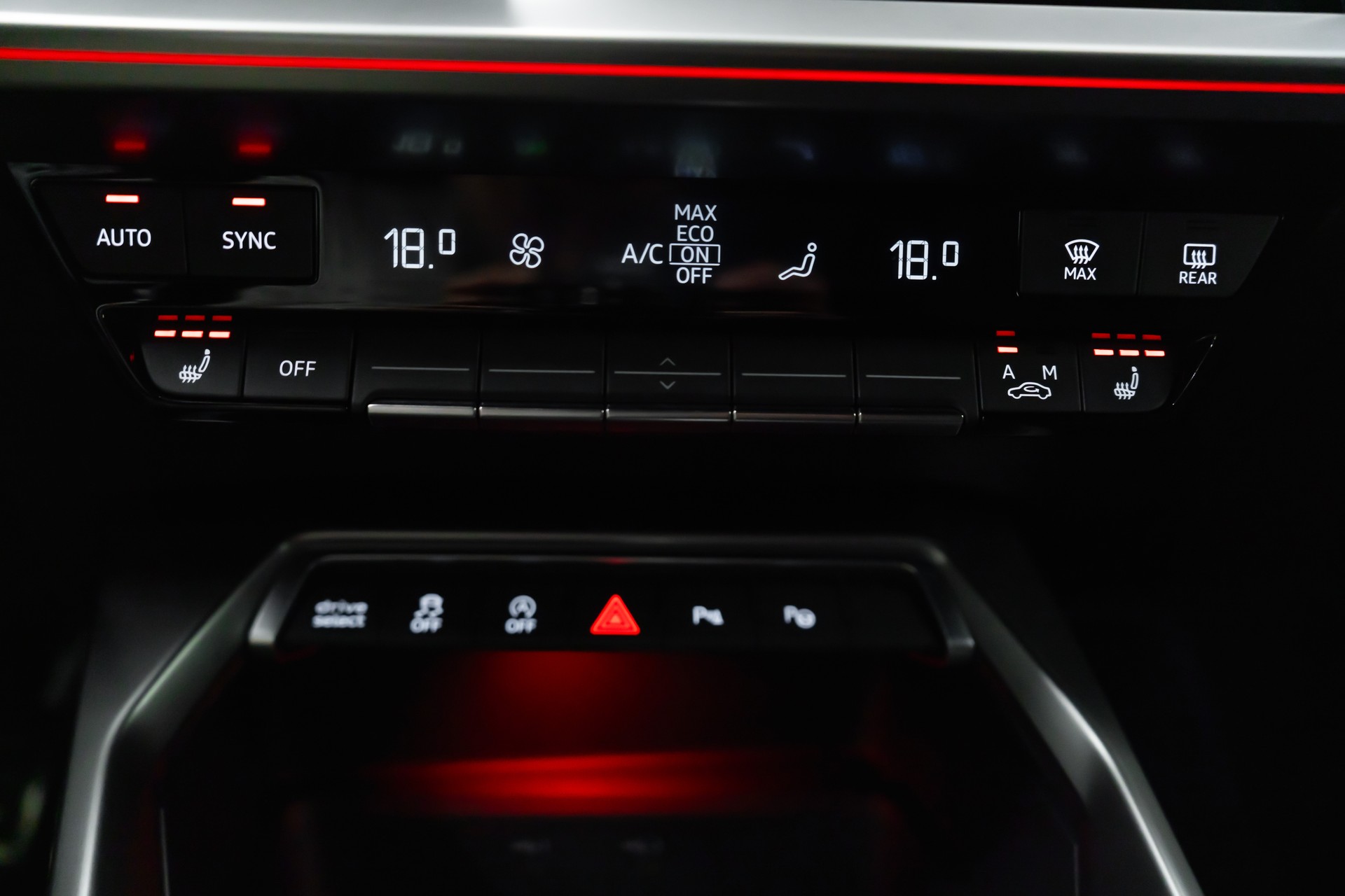 AUDI S3 SPORTBACK 2.0 TFSI QUATTRO S-TRON / BLACK&WHITE-image-22