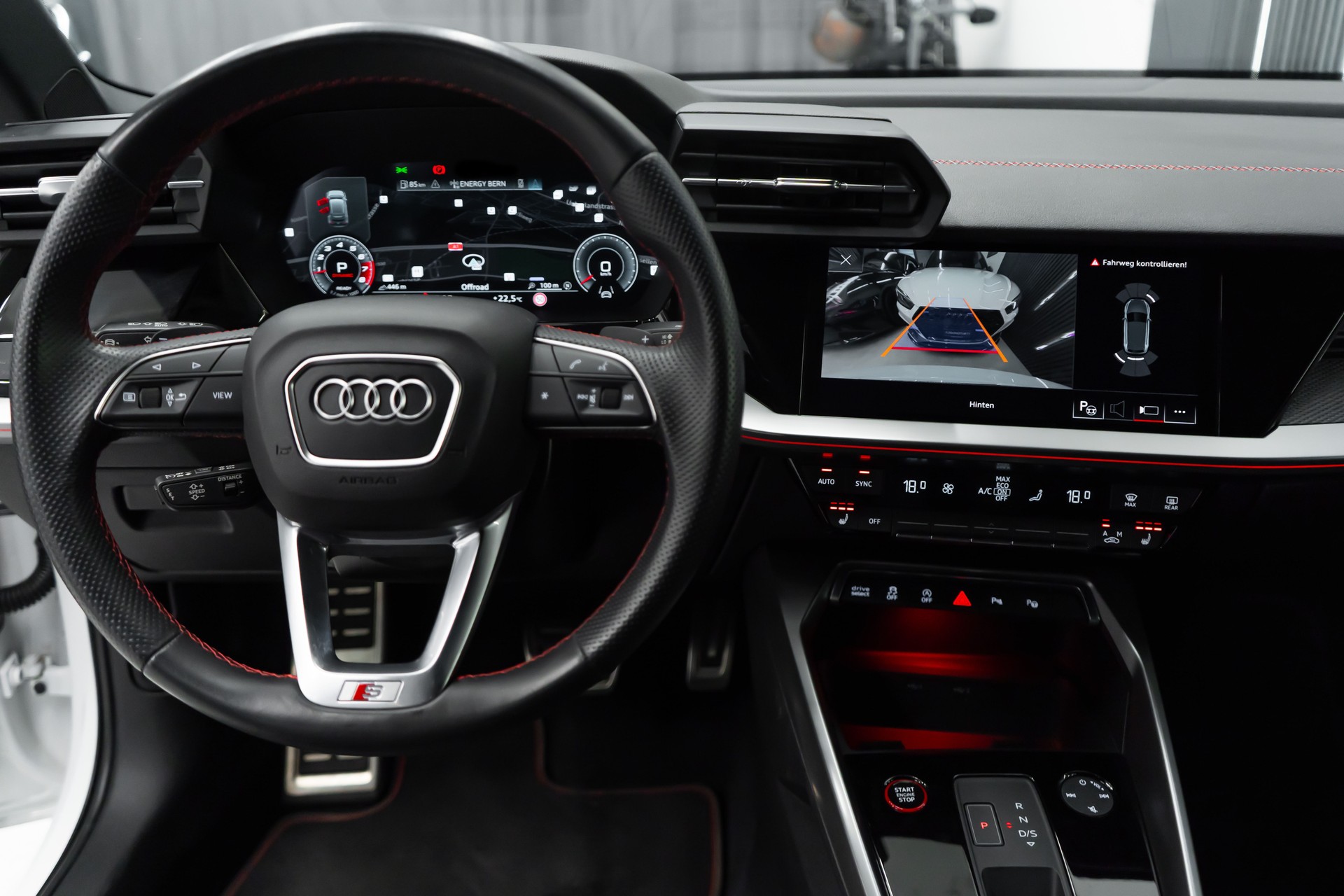 AUDI S3 SPORTBACK 2.0 TFSI QUATTRO S-TRON / BLACK&WHITE-image-19