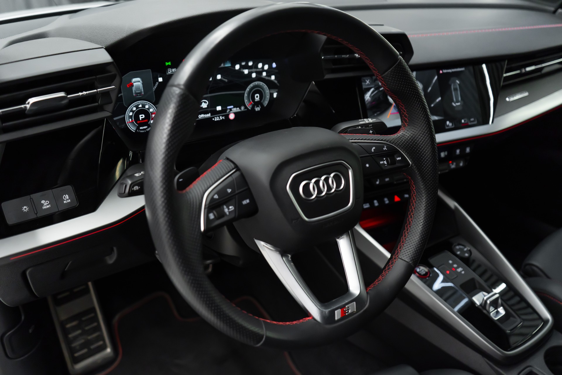 AUDI S3 SPORTBACK 2.0 TFSI QUATTRO S-TRON / BLACK&WHITE-image-18