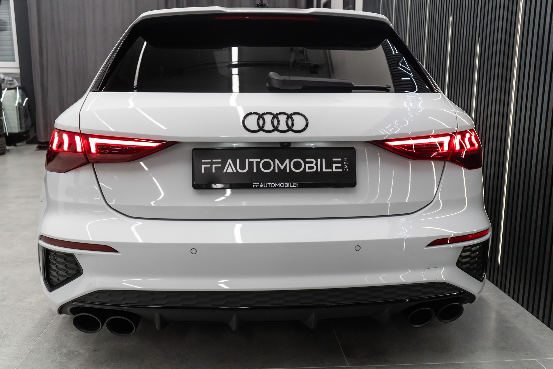 AUDI S3 SPORTBACK 2.0 TFSI QUATTRO S-TRON / BLACK&WHITE-image-12