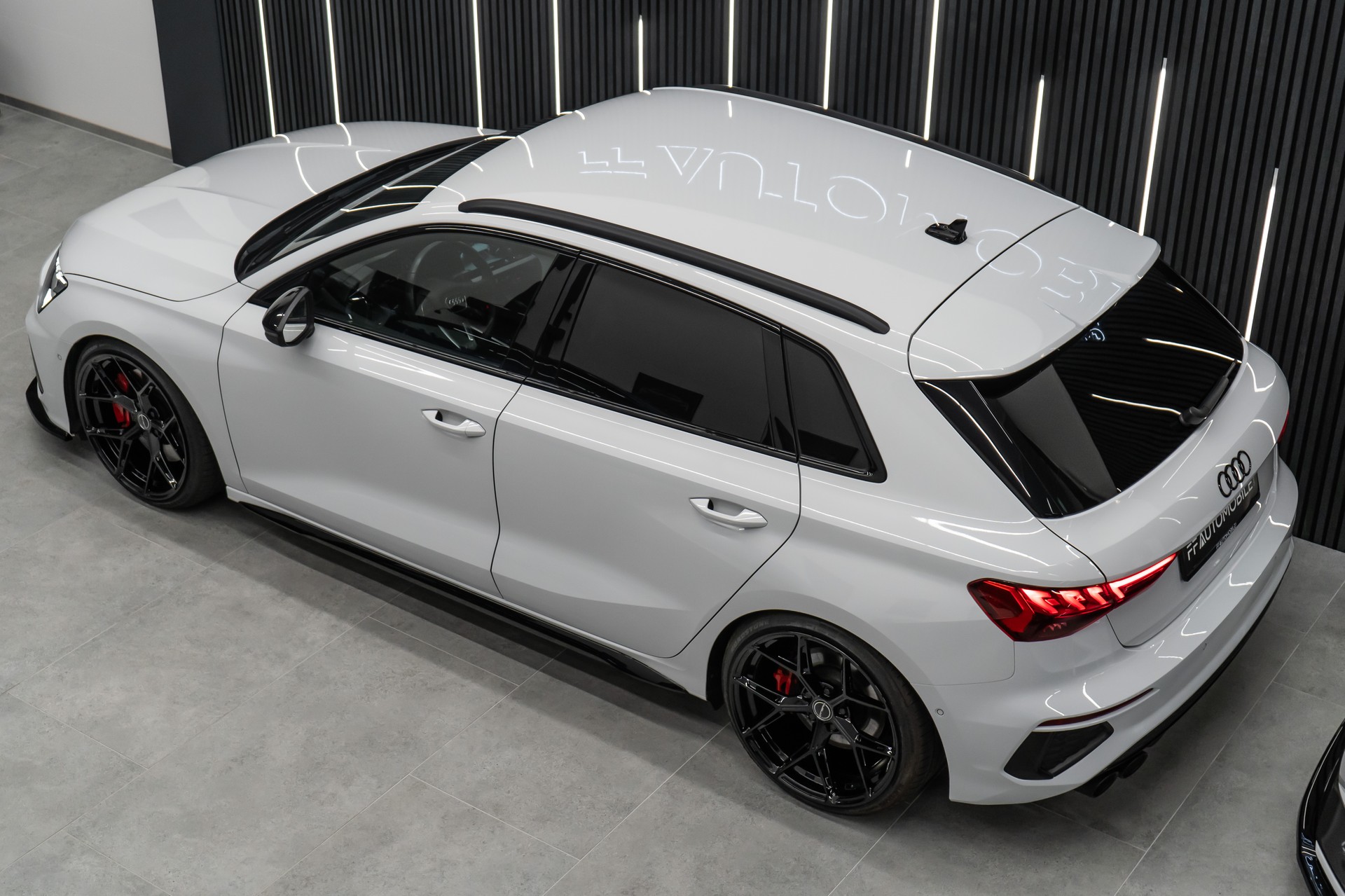 AUDI S3 SPORTBACK 2.0 TFSI QUATTRO S-TRON / BLACK&WHITE-image-14