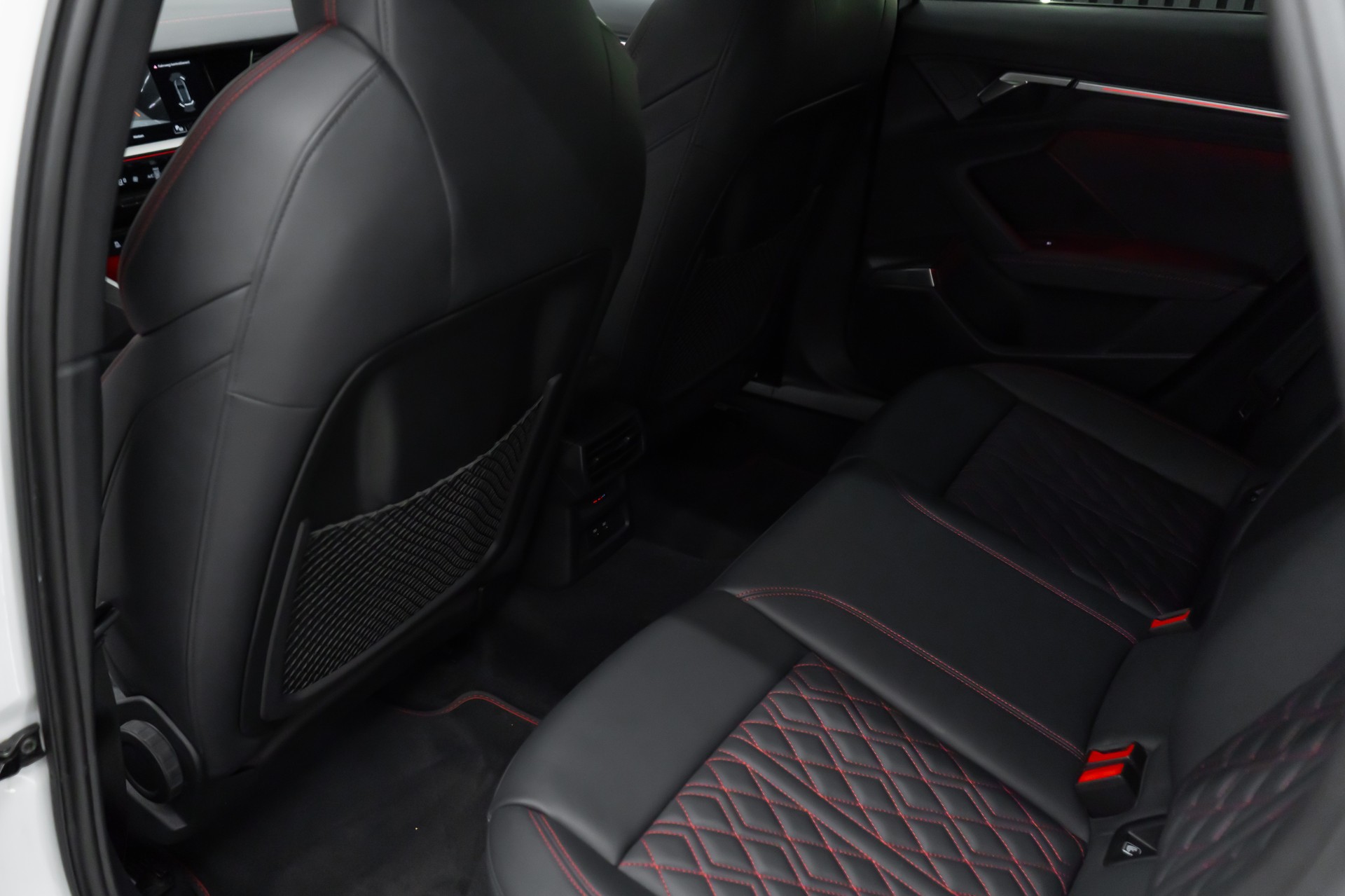 AUDI S3 SPORTBACK 2.0 TFSI QUATTRO S-TRON / BLACK&WHITE-image-27