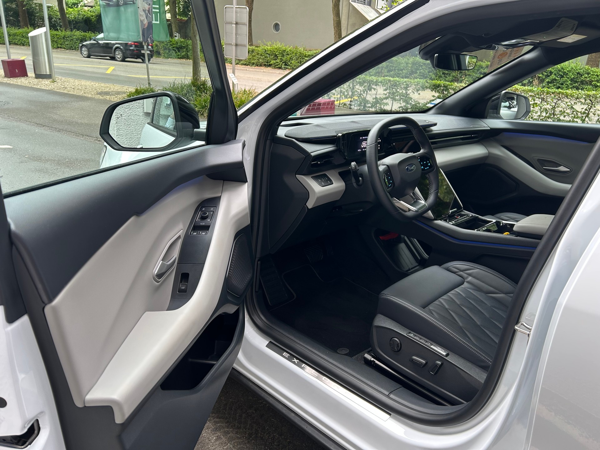 FORD Explorer Elektro 77kWh Dual Extended Range Premium AWD-image-6