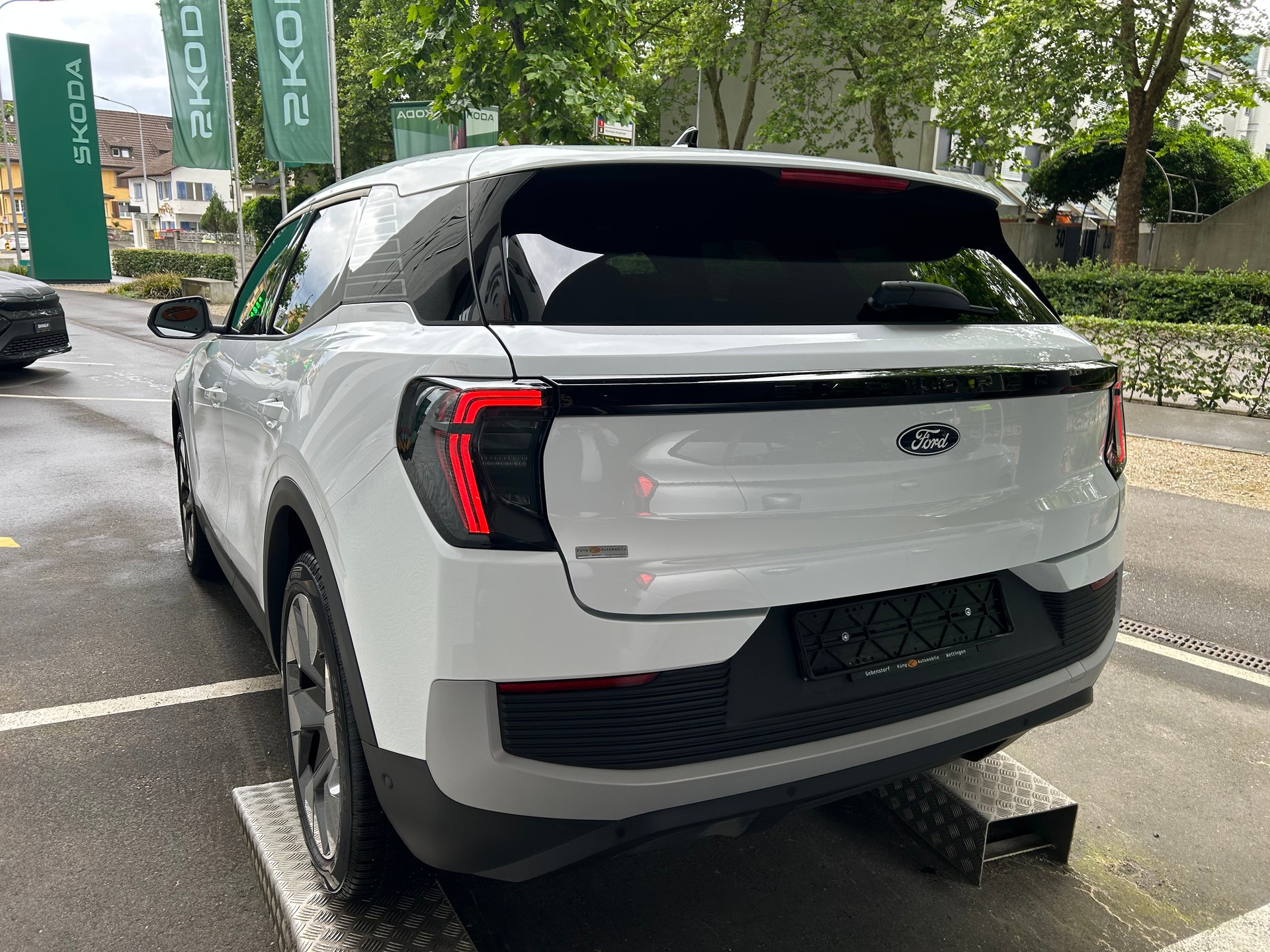 FORD Explorer Elektro 77kWh Dual Extended Range Premium AWD-image-3