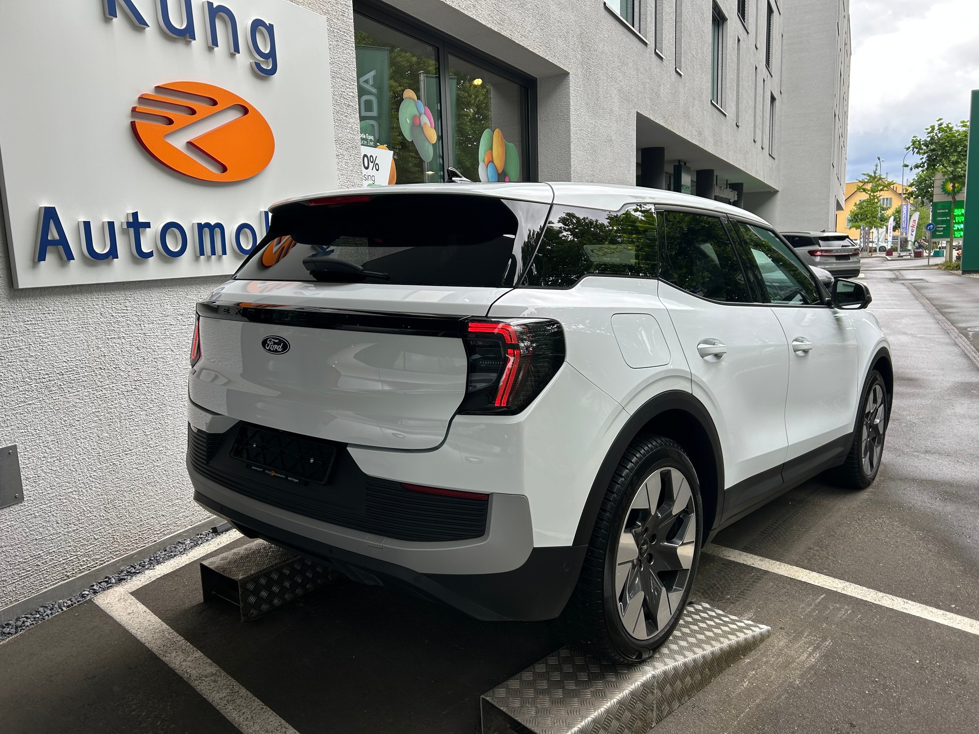 FORD Explorer Elektro 77kWh Dual Extended Range Premium AWD-image-4