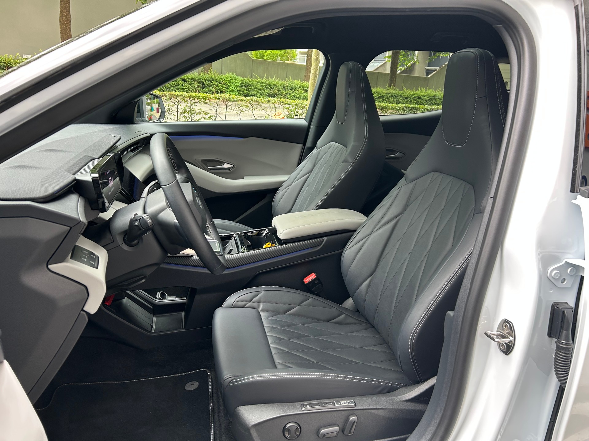 FORD Explorer Elektro 77kWh Dual Extended Range Premium AWD-image-8