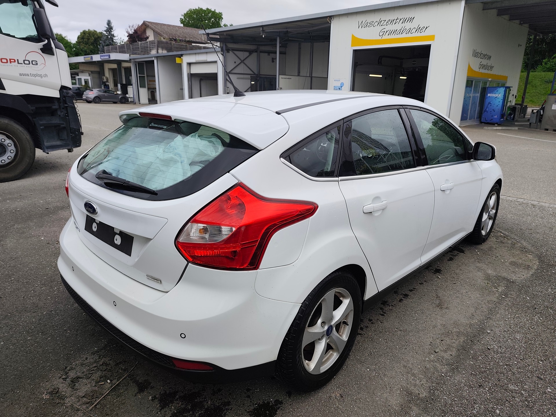 FORD Focus 1.0 SCTi Titanium-image-3