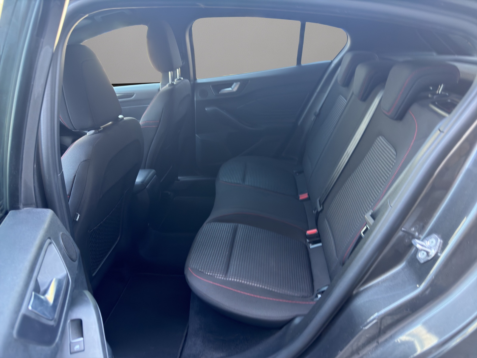 FORD Focus 1.0 SCTi ST Line Automatic-image-12