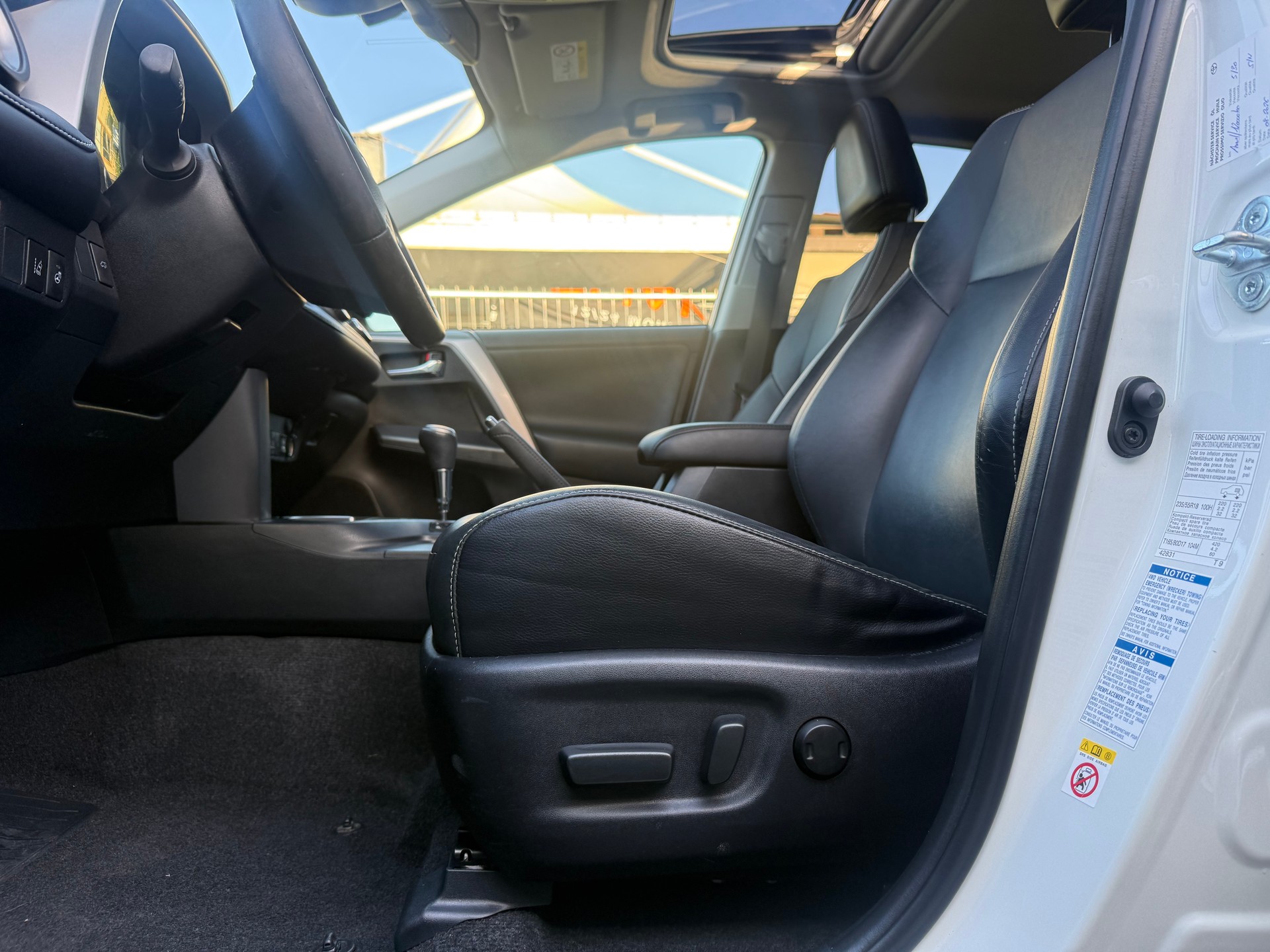 TOYOTA RAV-4 2.5 HSD Sol Premium e-CVT-image-10