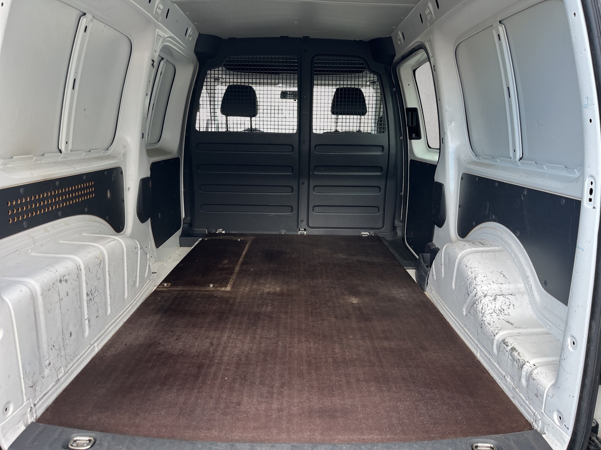 VW Caddy Maxi 2.0 TDI 4Motion-image-11